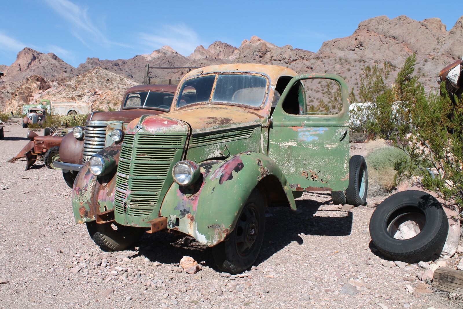 Canon EOS 1100D (EOS Rebel T3 / EOS Kiss X50) sample photo. Old car, rusty car photography