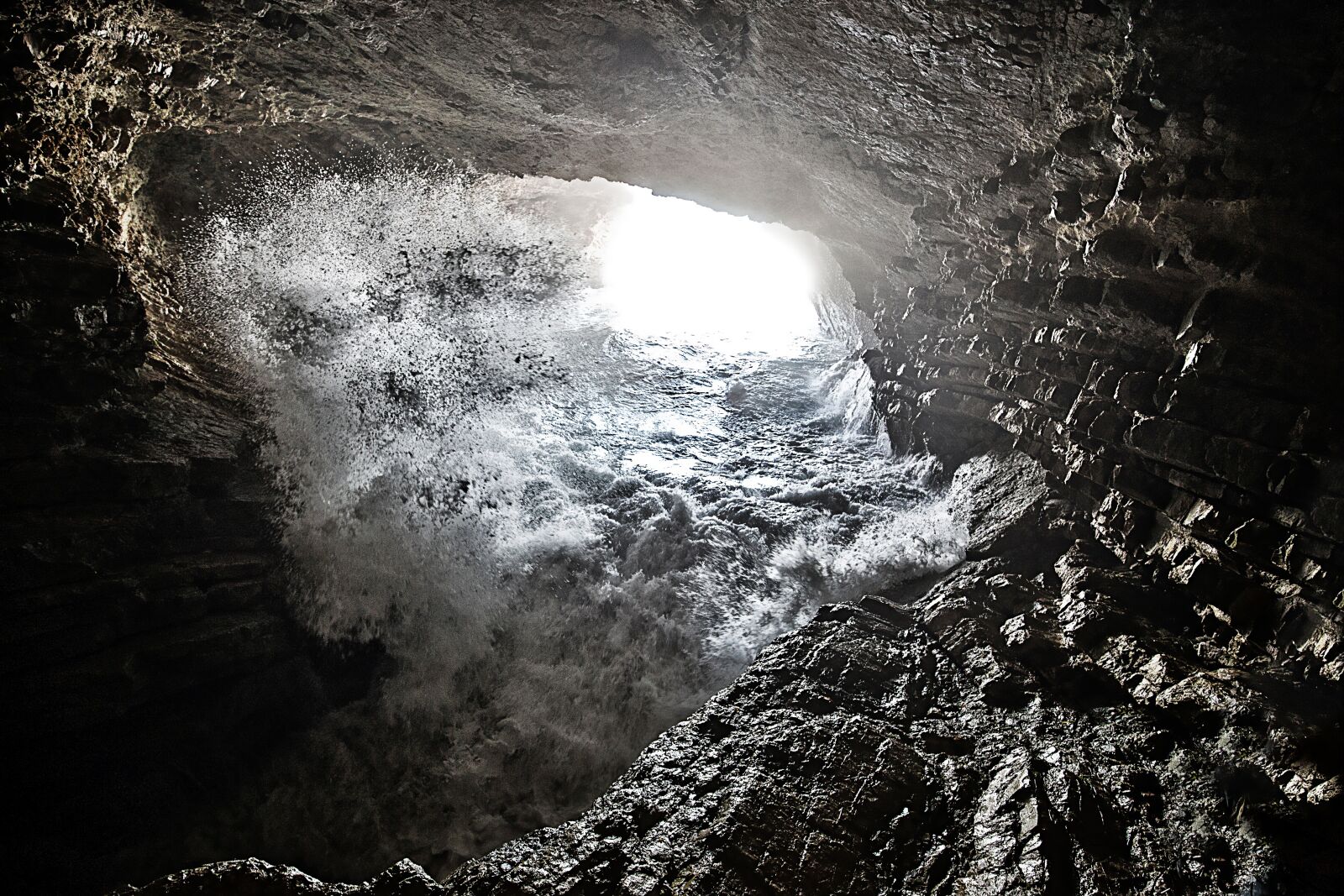 Canon EOS-1D X + Canon EF 16-35mm F4L IS USM sample photo. Hell, water, sea photography