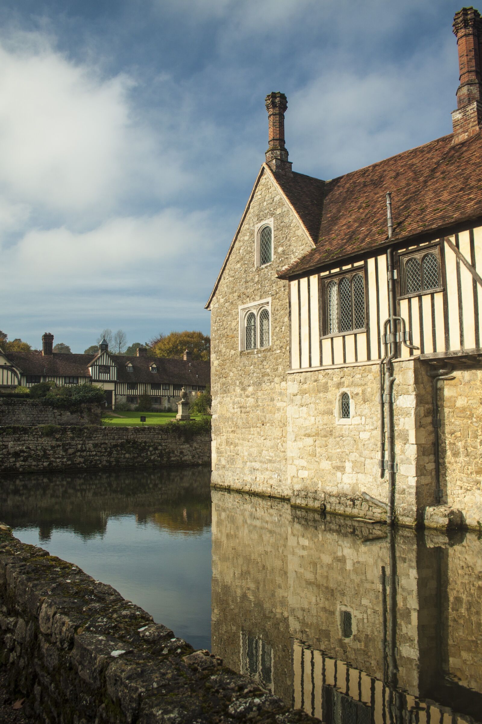 Canon EOS 50D + Canon EF-S 18-55mm F3.5-5.6 II sample photo. Ightham, architecture, building photography