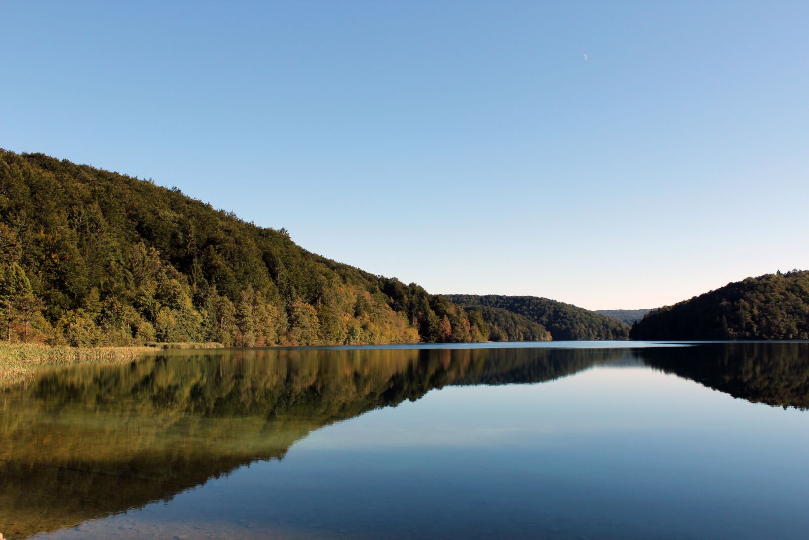 Canon EOS 600D (Rebel EOS T3i / EOS Kiss X5) sample photo. Lake, mirroring, as smooth photography