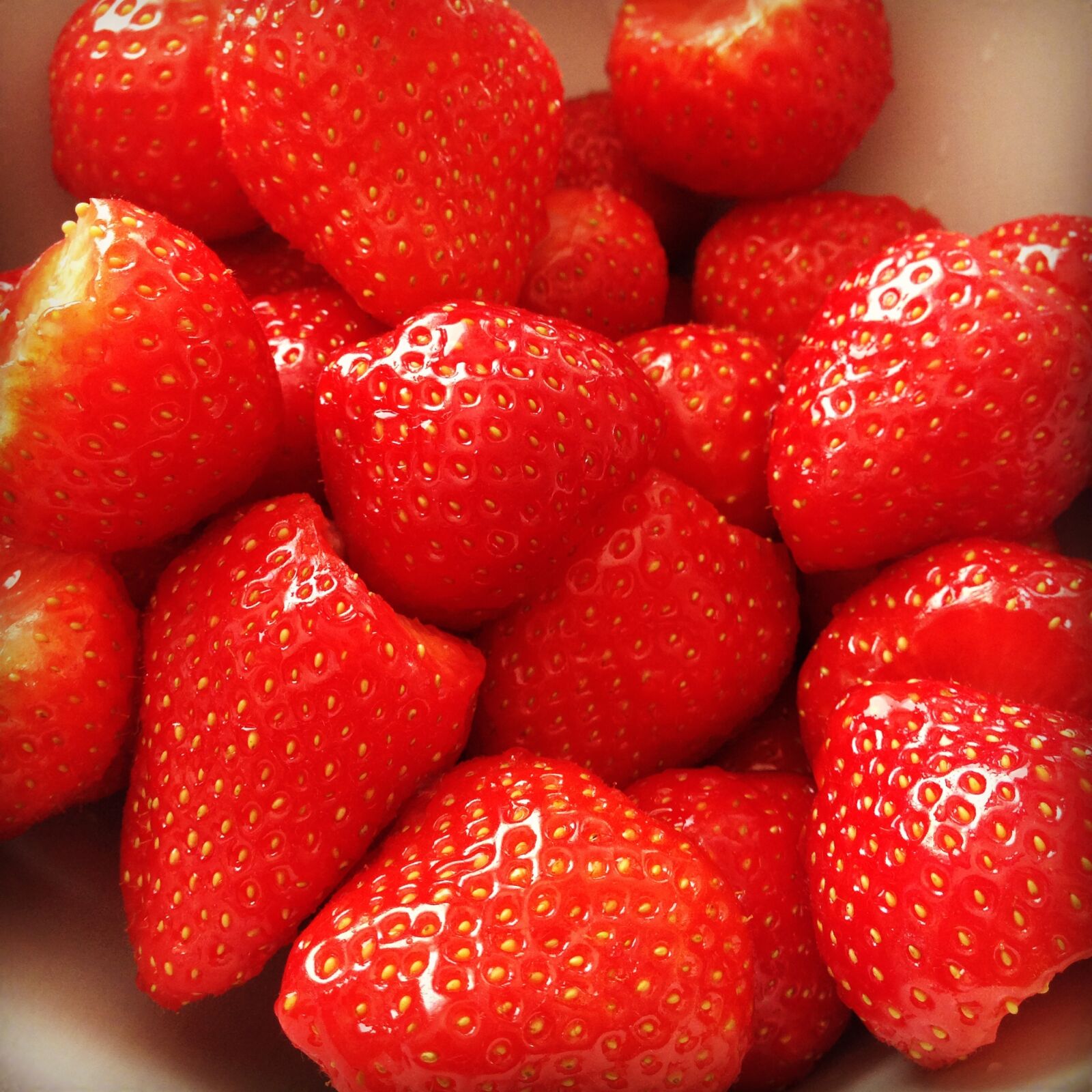 iPhone 5 back camera 4.12mm f/2.4 sample photo. Strawberries, midsummer's eve, smultronsl photography