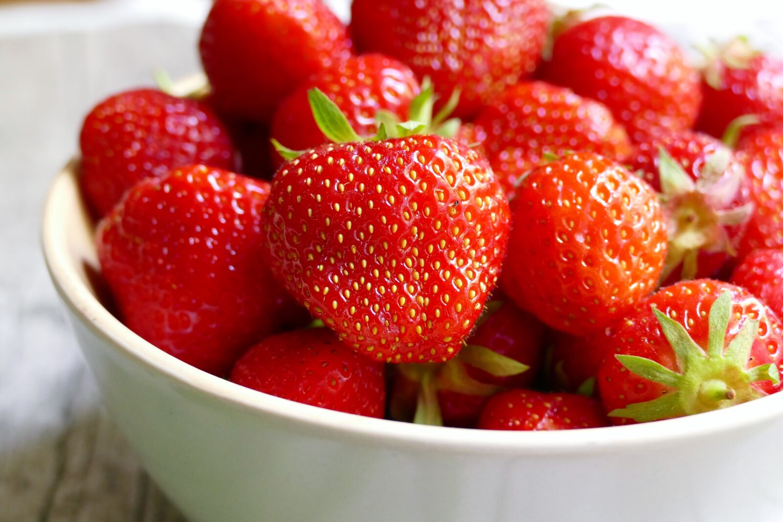 Panasonic Lumix DMC-FZ1000 sample photo. Strawberry, strawberries, summer photography