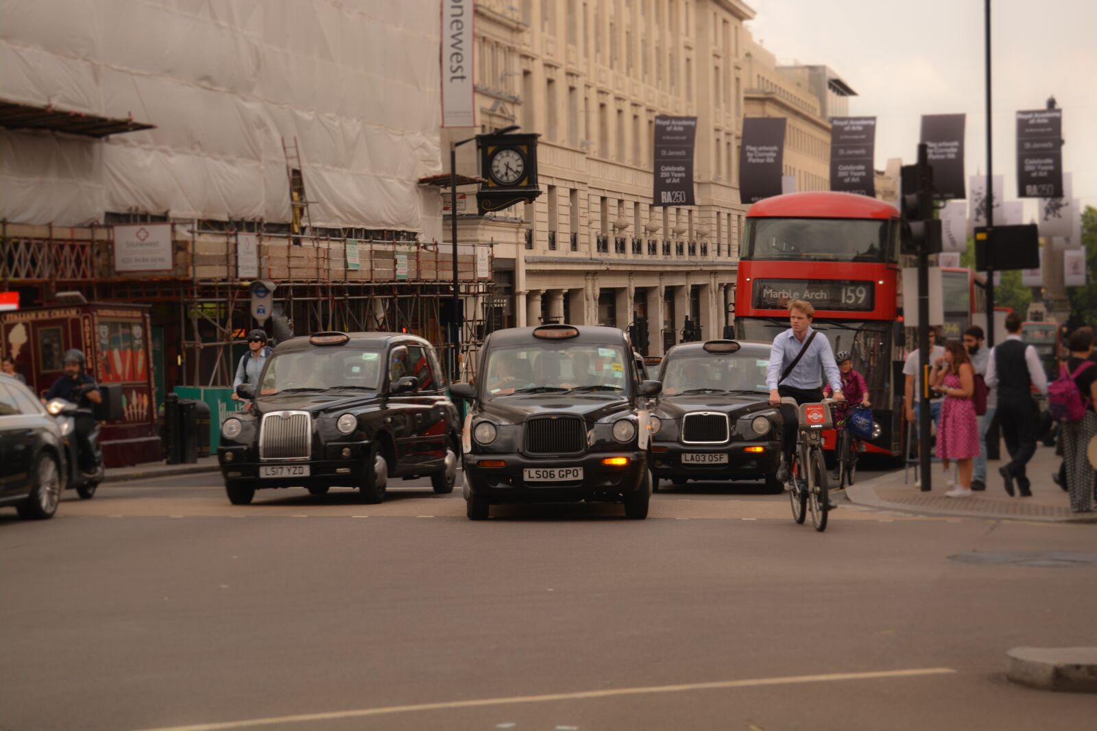 Nikon D5200 sample photo. London, traffic, black cab photography