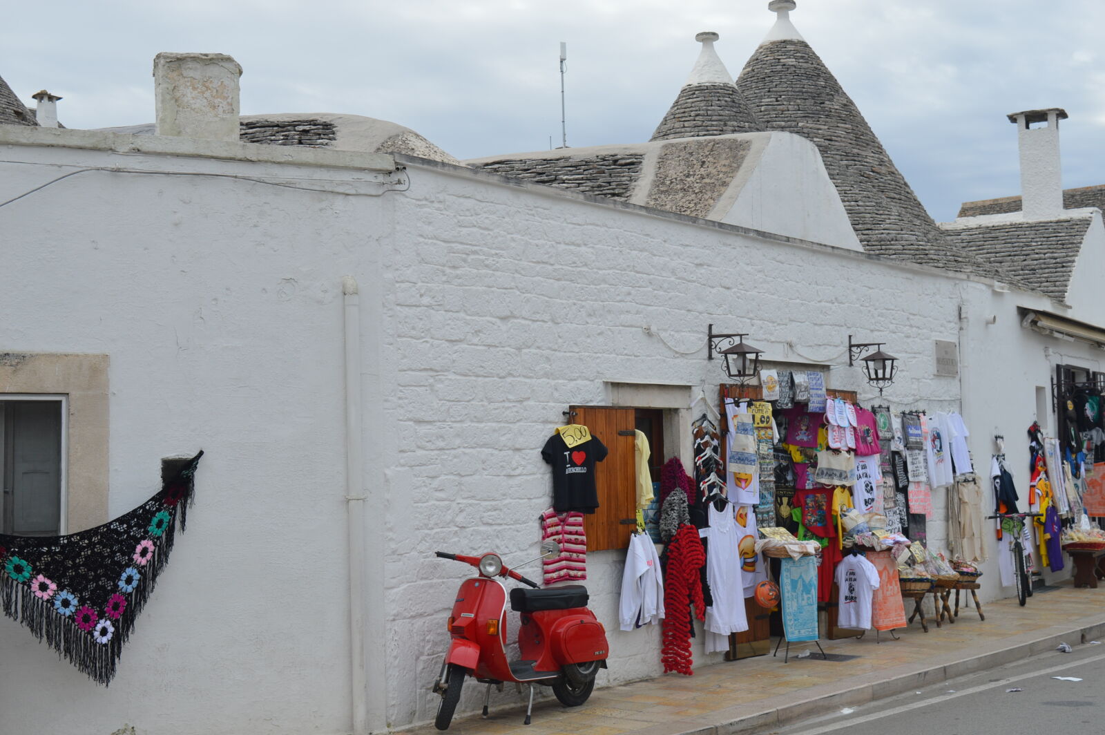 Nikon D3200 sample photo. Italy, street, tiny, house photography
