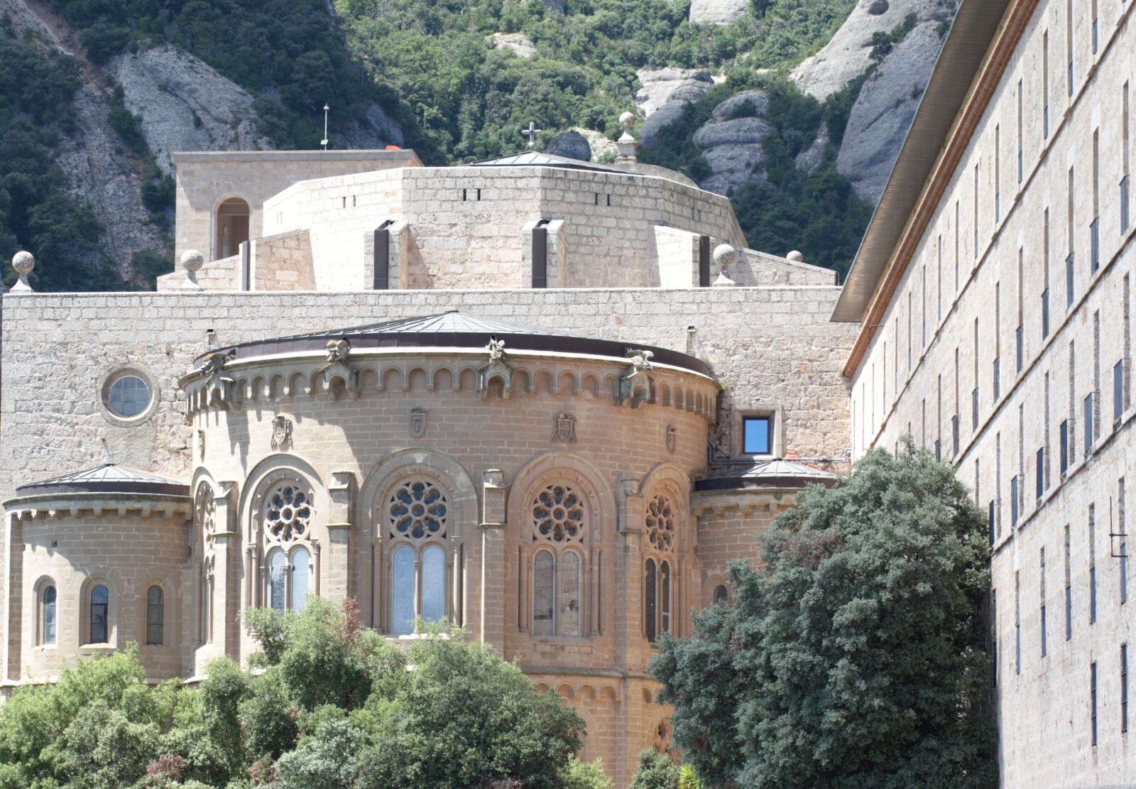 Canon EOS 450D (EOS Rebel XSi / EOS Kiss X2) sample photo. Montserrat, mountain monastery, church photography