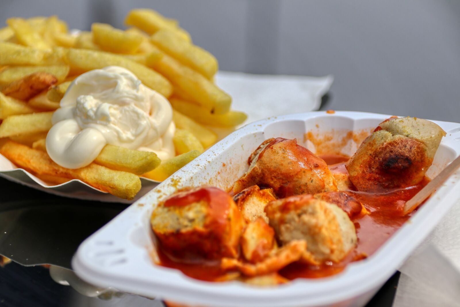 Canon EOS 80D sample photo. Currywurst, french, eat photography