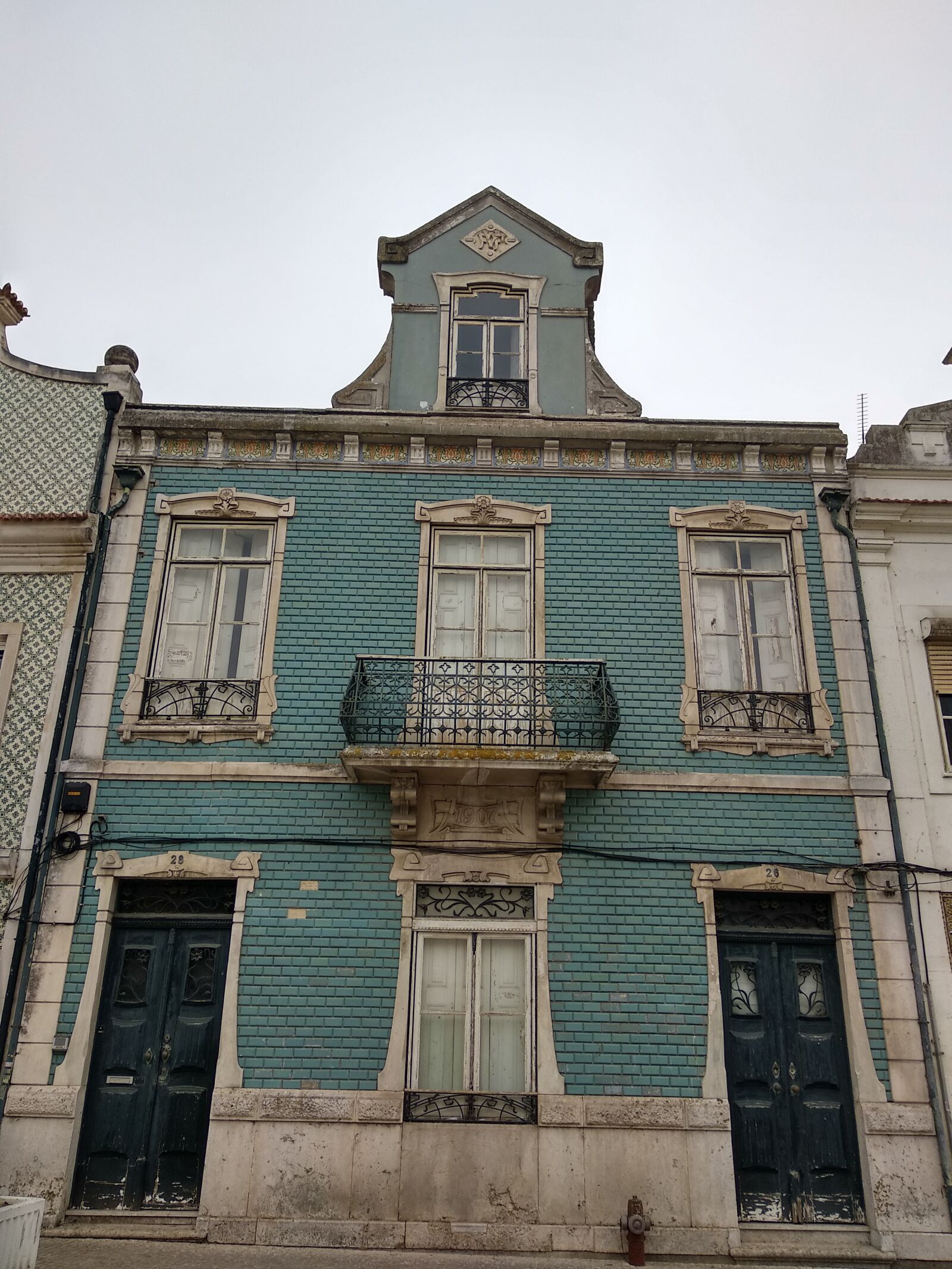 Xiaomi Mi A1 sample photo. House, old, door photography
