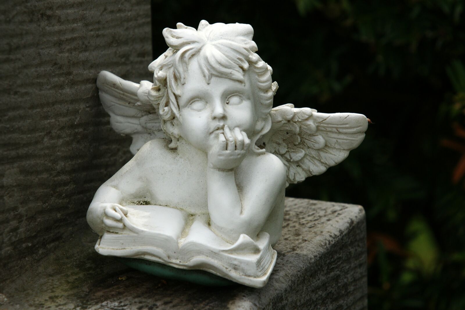 Sony Alpha DSLR-A700 sample photo. Angel, grabschmuck, reflection photography