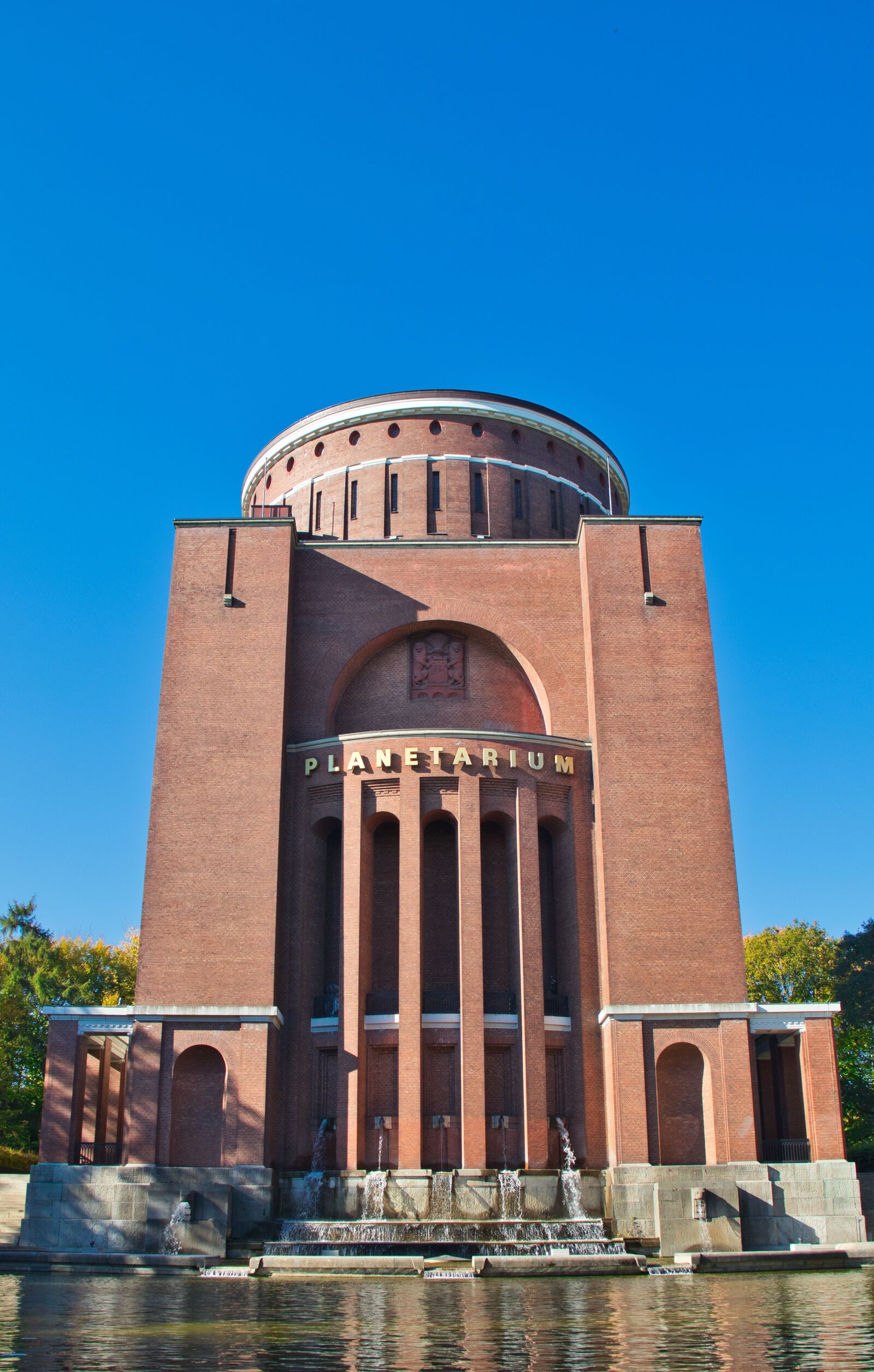 Canon EOS 200D (EOS Rebel SL2 / EOS Kiss X9) sample photo. Planetarium, hamburg, city park photography