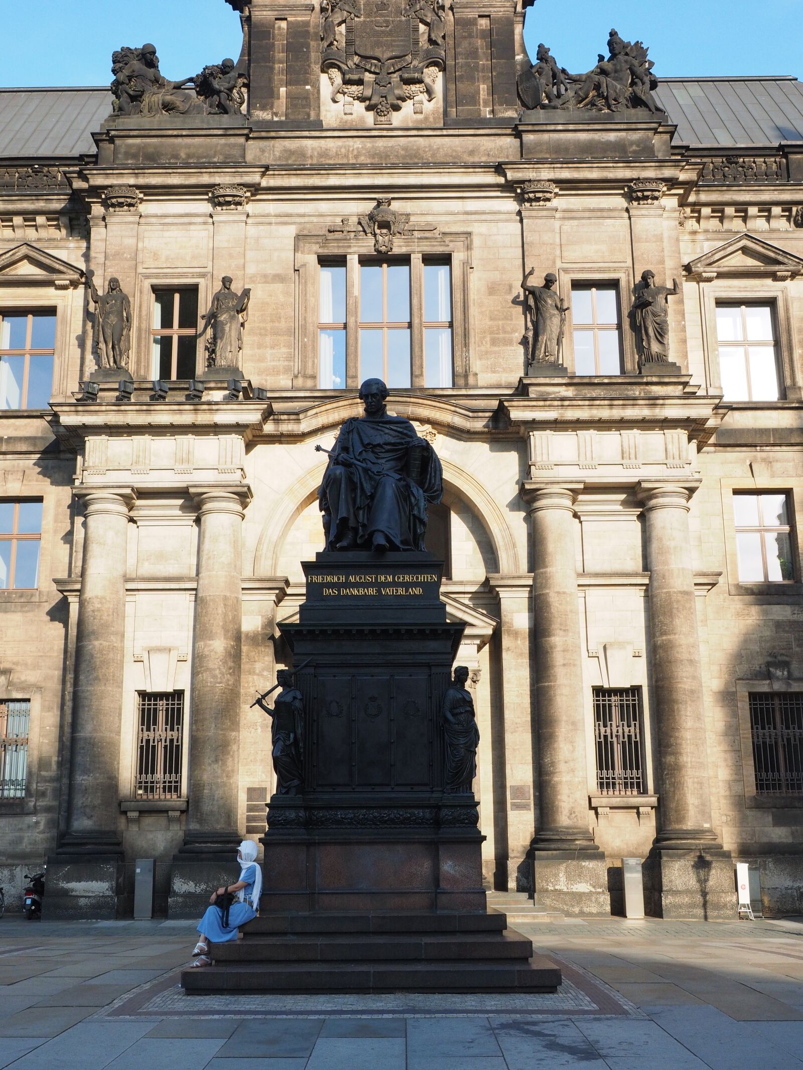 Olympus OM-D E-M1 + Olympus M.Zuiko Digital ED 12-40mm F2.8 Pro sample photo. Monument, friedrich-august-monument, friedrich august photography