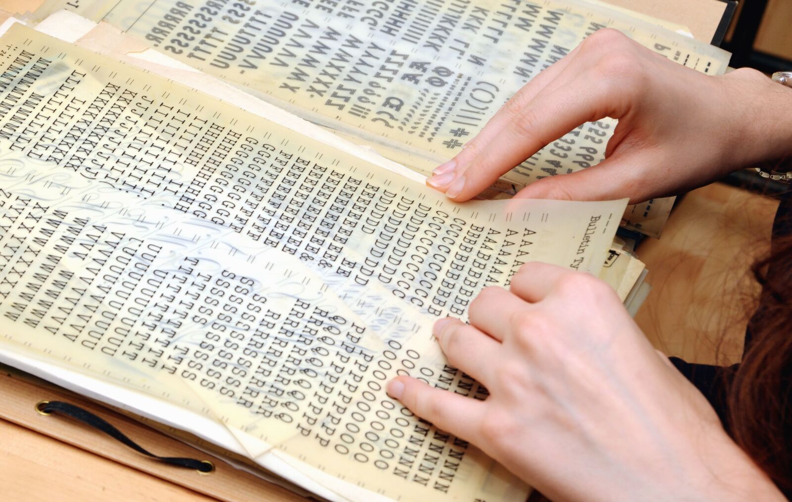 Nikon D5200 sample photo. Letter, characters, hand, reading photography