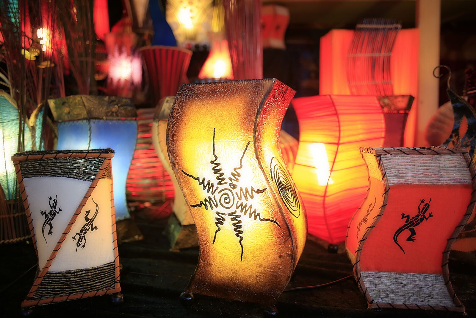 Canon EOS 5D Mark III sample photo. Lamps, decoration, house photography
