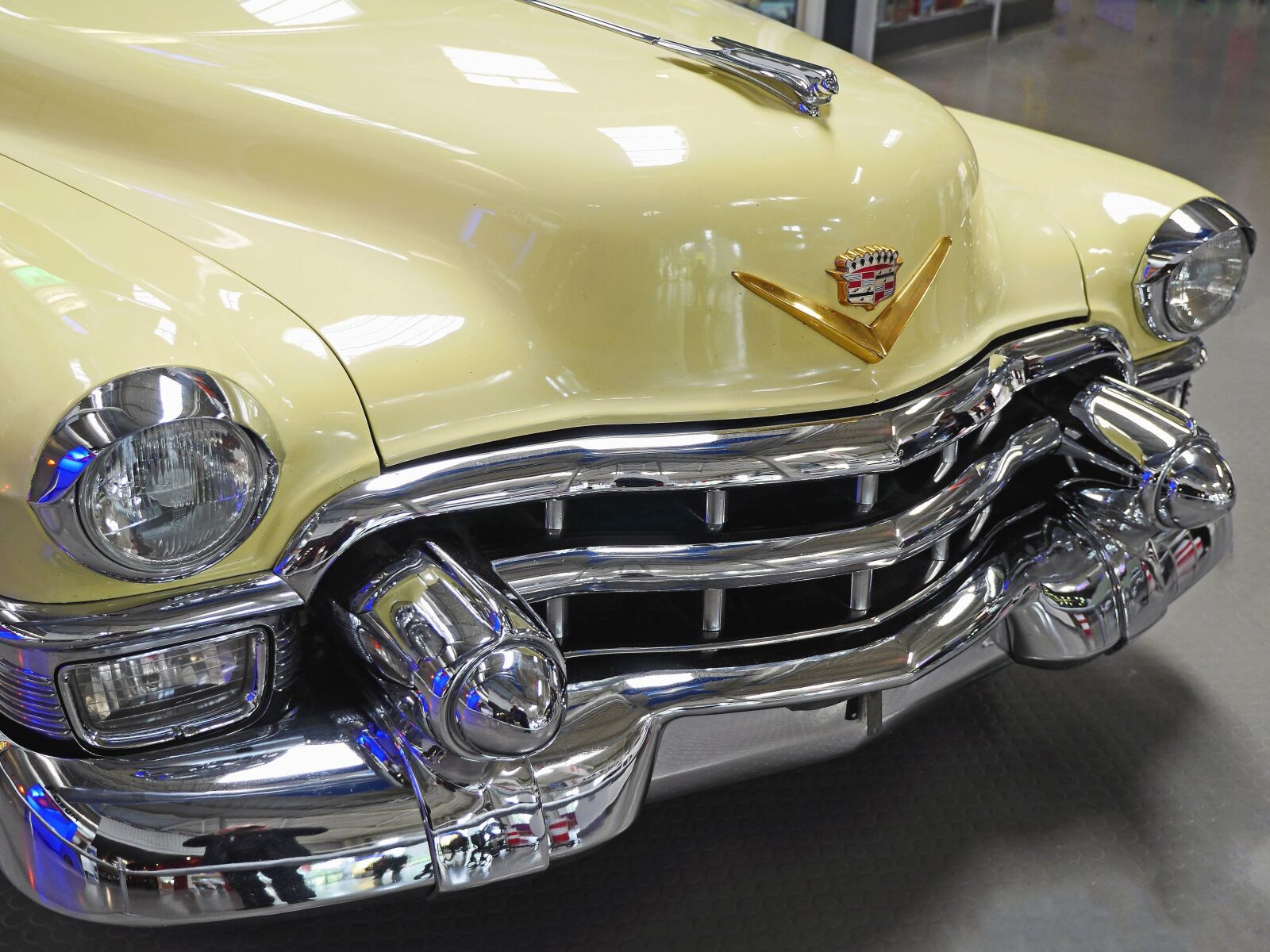 Panasonic Lumix DMC-GH3 sample photo. Car, classic, metallic, chrome photography