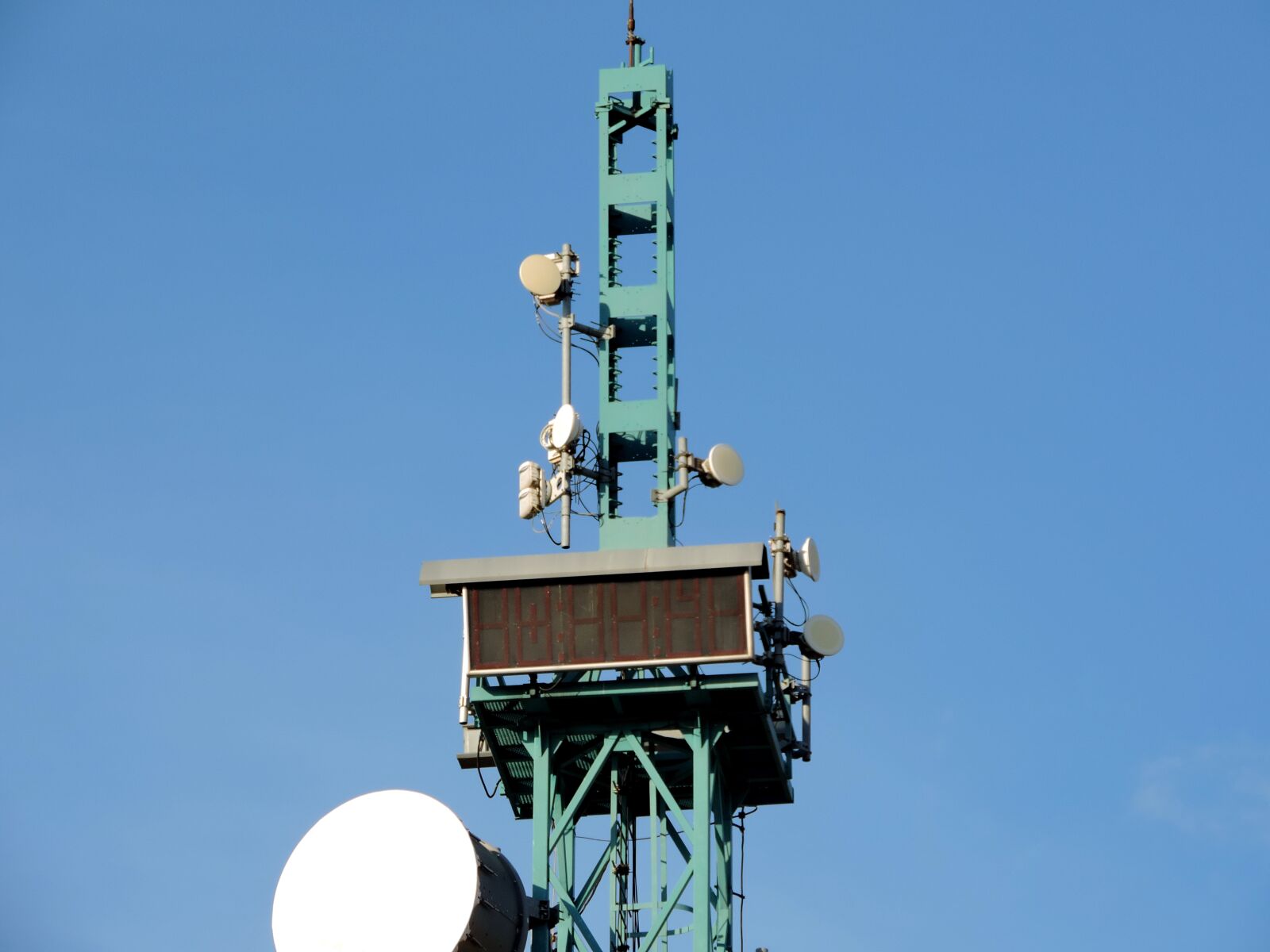 Nikon Coolpix P520 sample photo. Antenna, telecommunication, television, transmission photography