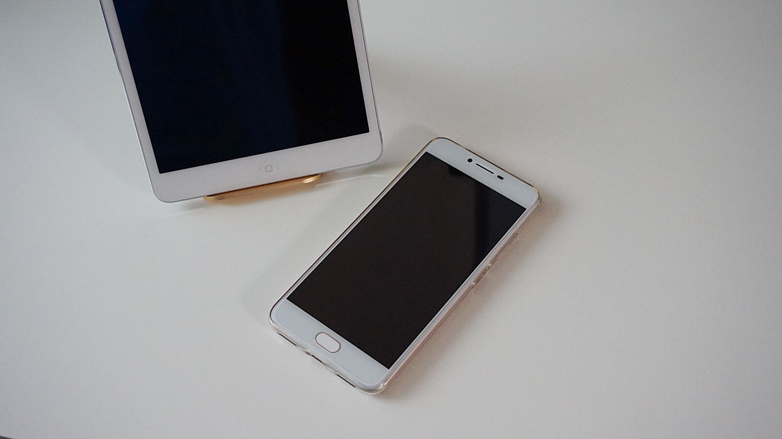 Sony Alpha a5000 (ILCE 5000) sample photo. Smartphone, tablet, touch screen photography