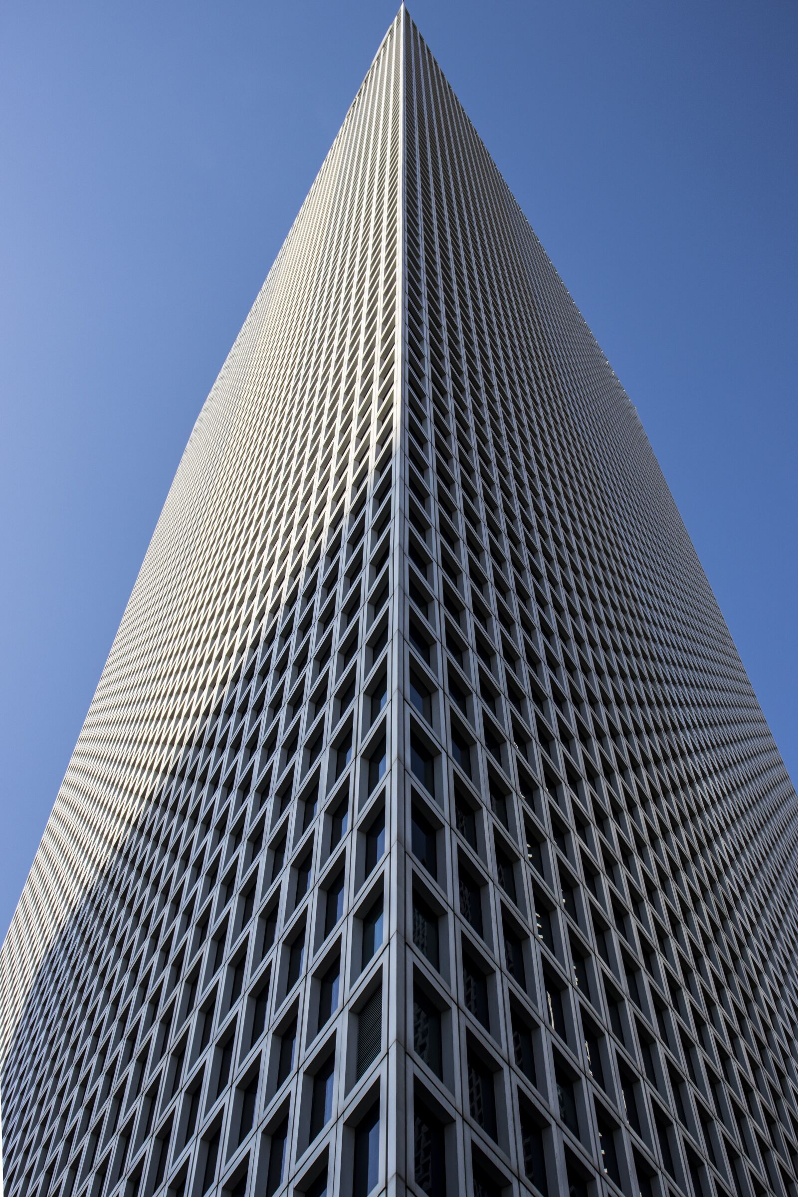 Canon EOS 800D (EOS Rebel T7i / EOS Kiss X9i) sample photo. Skyscraper, building, architecture photography