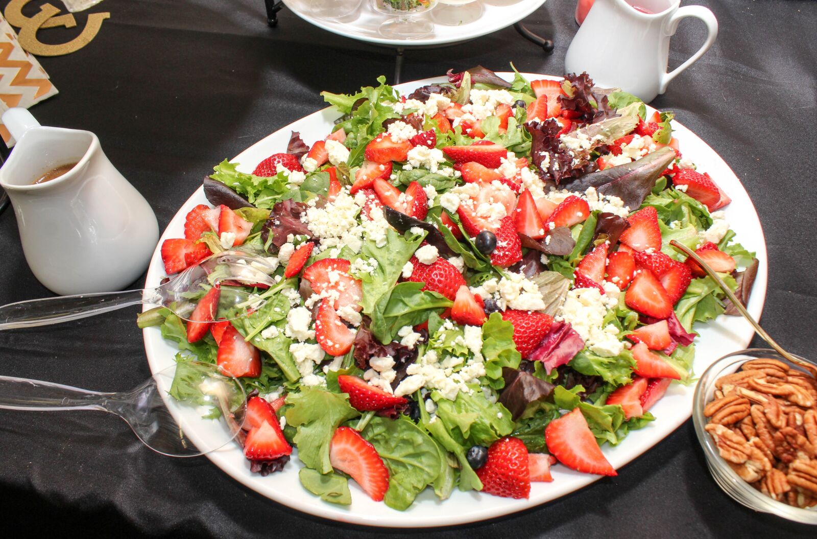 Canon EOS 1200D (EOS Rebel T5 / EOS Kiss X70 / EOS Hi) sample photo. Salad, strawberry, cheese photography