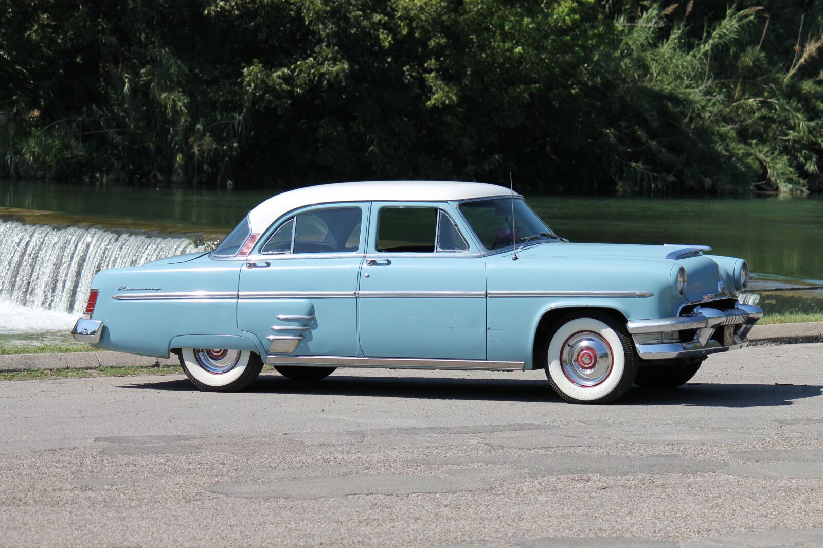 Canon EOS 1100D (EOS Rebel T3 / EOS Kiss X50) sample photo. Auto, classic, classic cars photography