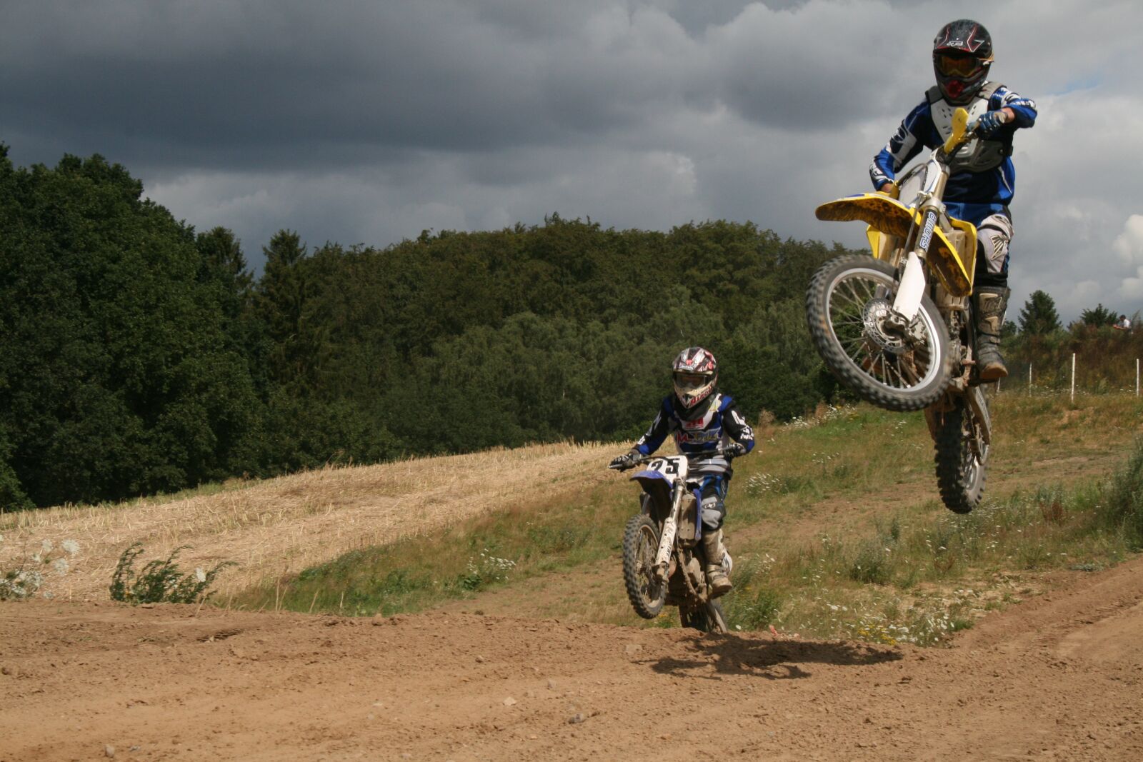 Canon EOS 400D (EOS Digital Rebel XTi / EOS Kiss Digital X) sample photo. Motocross, jump, motorsor photography