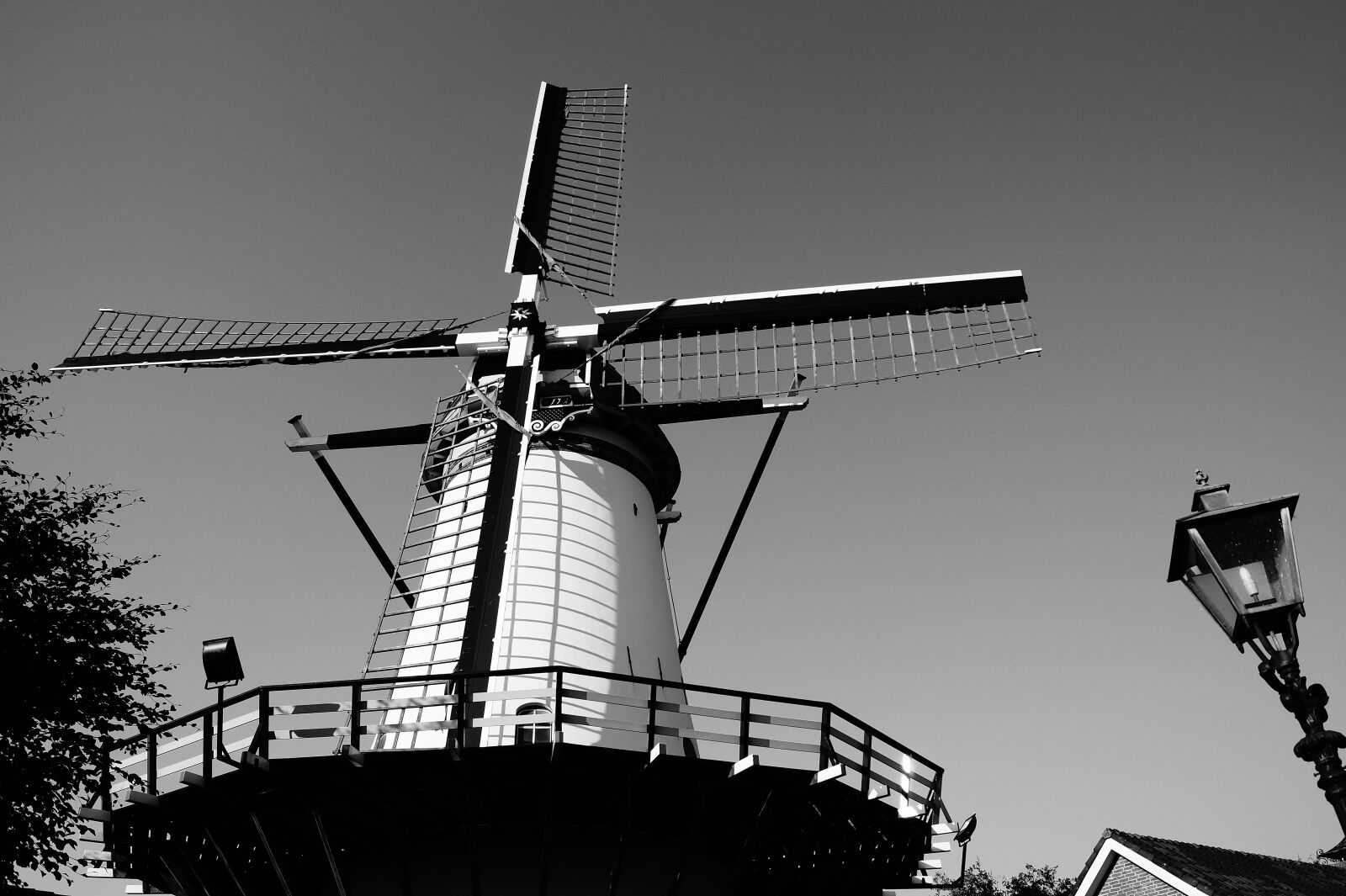 Sony DT 18-55mm F3.5-5.6 SAM II sample photo. Architecture, black, and, white photography