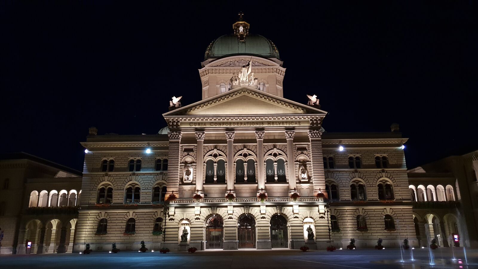 Samsung Galaxy S9+ sample photo. Switzerland, bern, bundeshaus photography