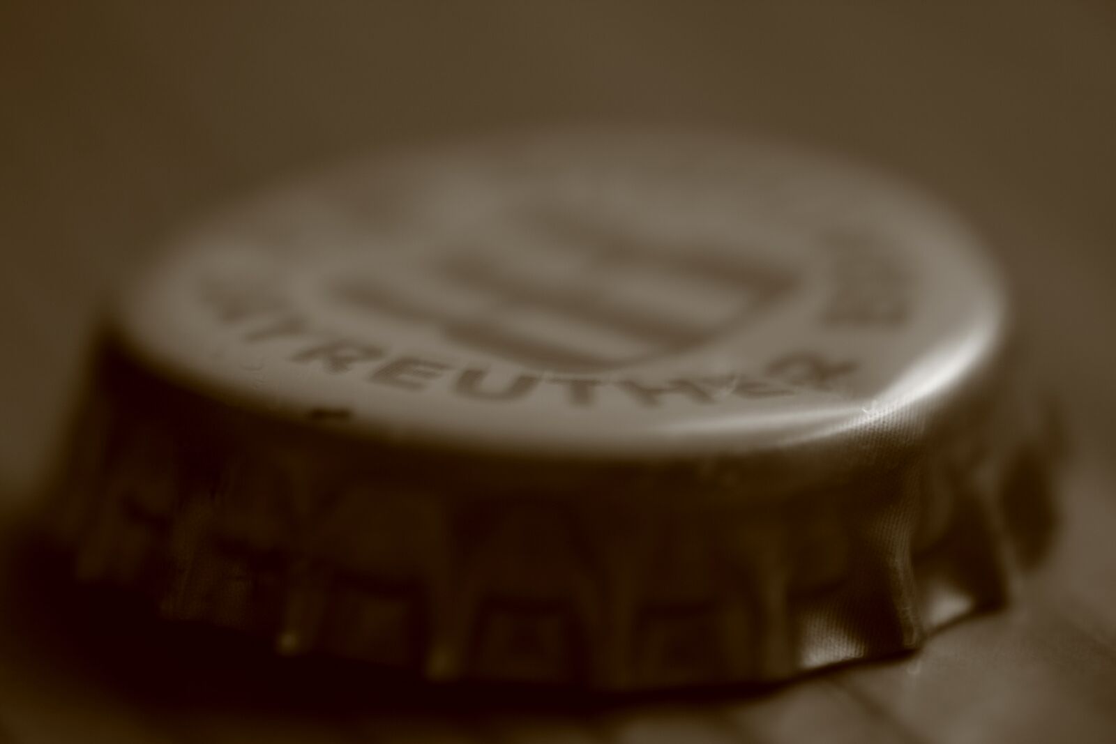 Canon EOS 400D (EOS Digital Rebel XTi / EOS Kiss Digital X) sample photo. Bottle caps, beer, macro photography