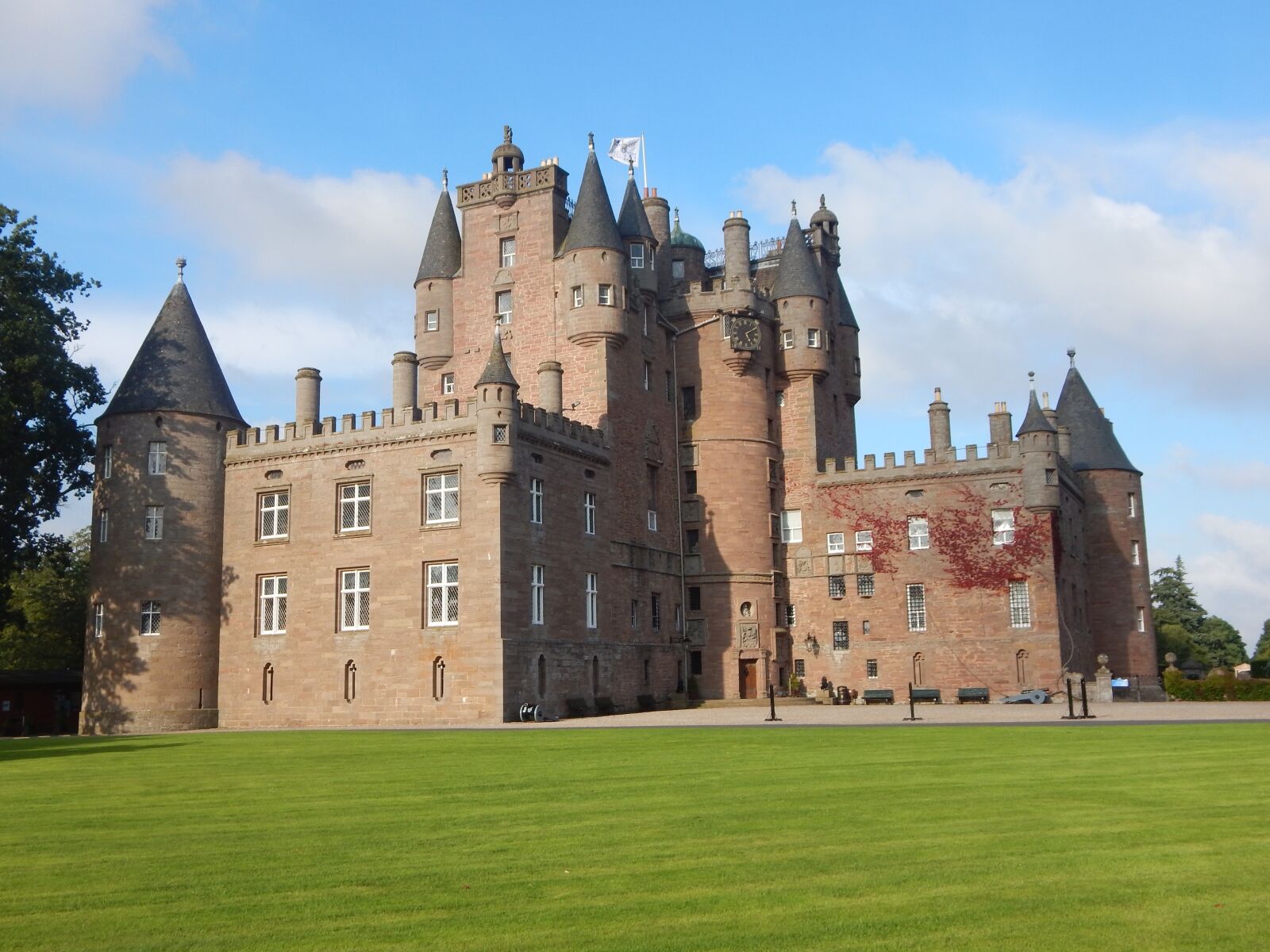 Nikon Coolpix L830 sample photo. Glamis, forfar, scotland photography