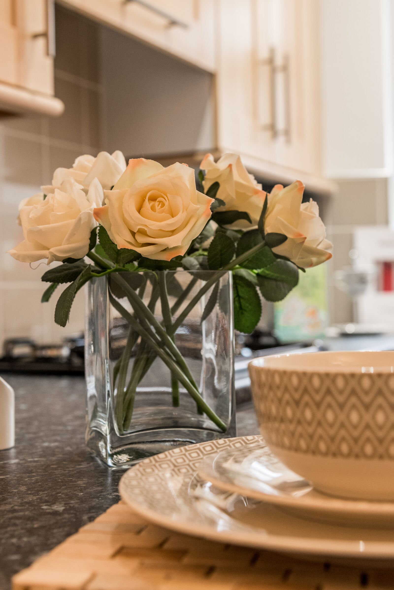 Nikon D750 sample photo. Roses, decoration, plate photography