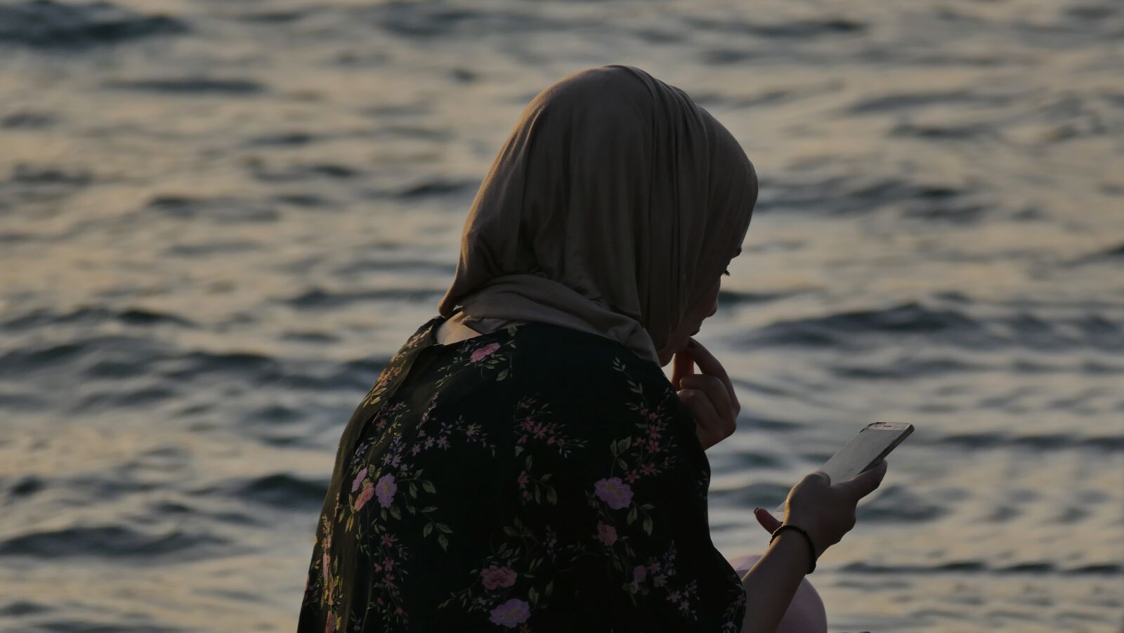 Panasonic Lumix DMC-FZ1000 sample photo. Islam, islamic girl, jordan photography