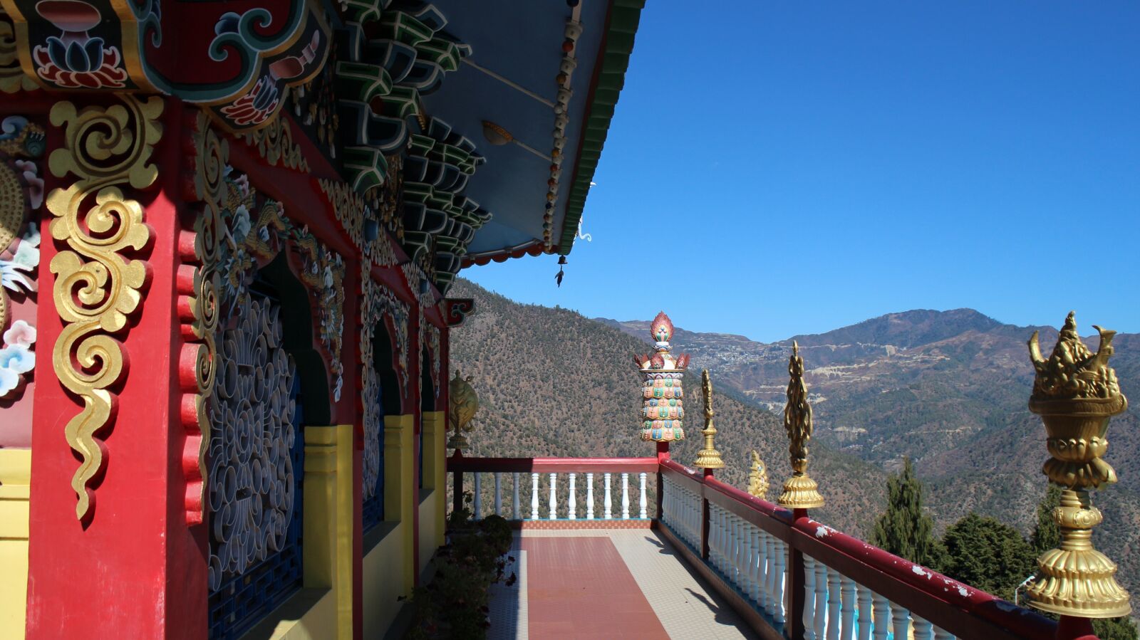 Canon EOS M + Canon EF-M 18-55mm F3.5-5.6 IS STM sample photo. Himalayas, temple, buddhism photography