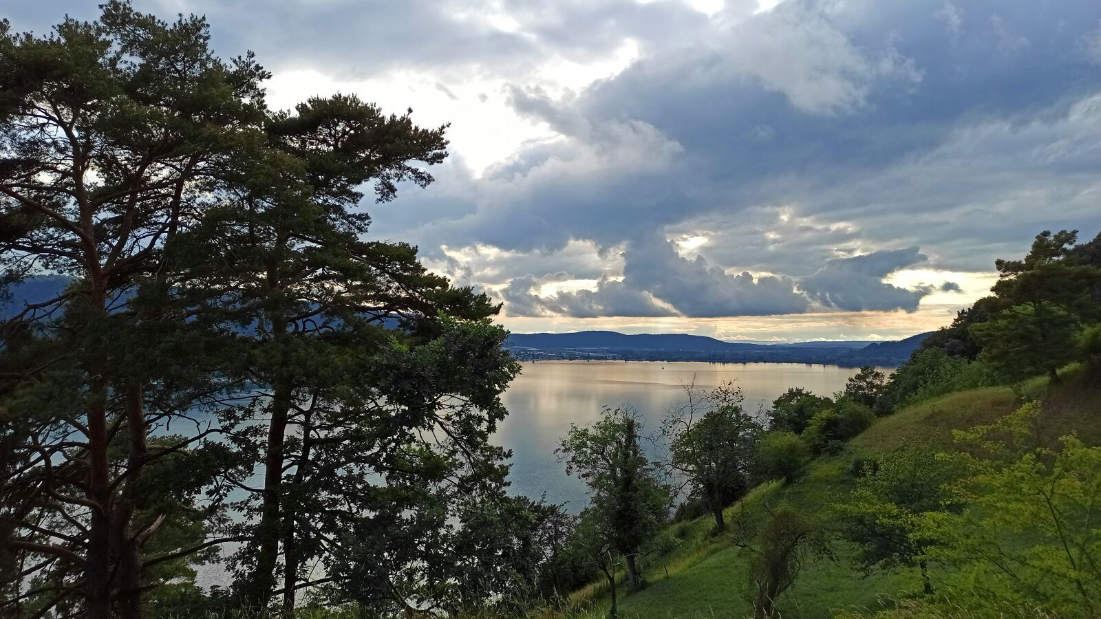 Xiaomi Redmi Note 8 Pro sample photo. Lake constance, water, mood photography