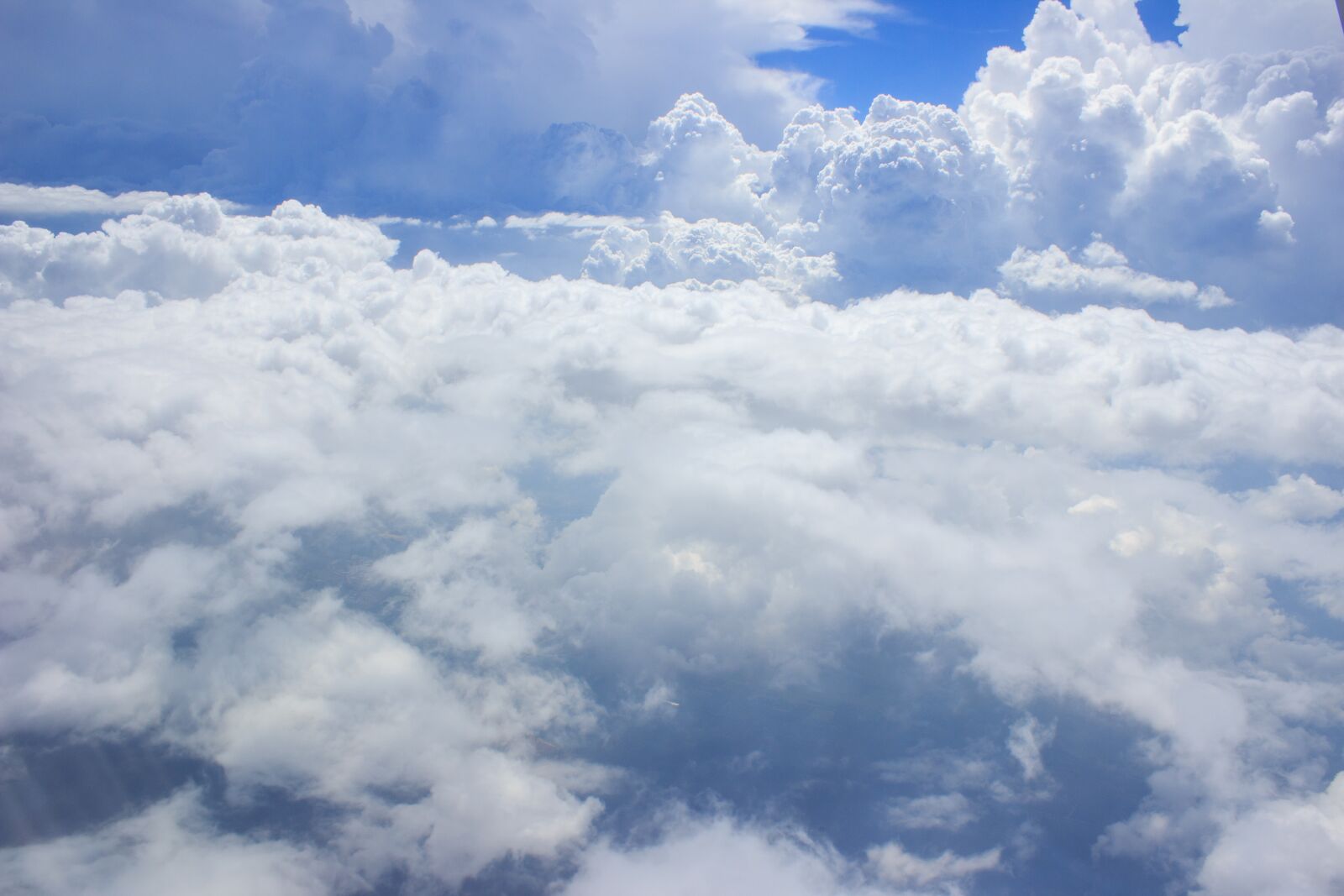 Canon EOS 600D (Rebel EOS T3i / EOS Kiss X5) sample photo. Clouds, heavy, breathtaking photography