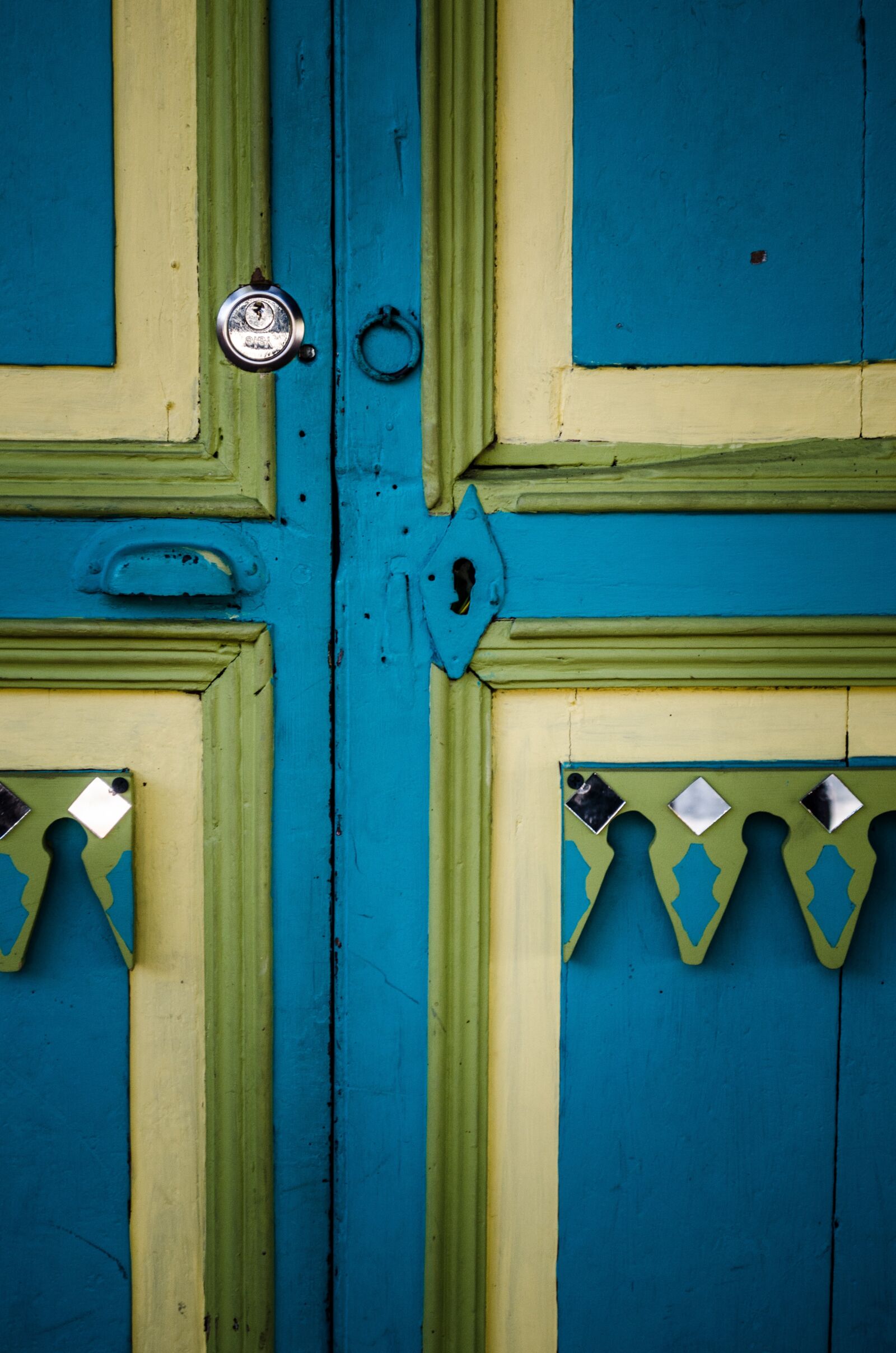 Nikon D5100 sample photo. Door, lock, blue photography