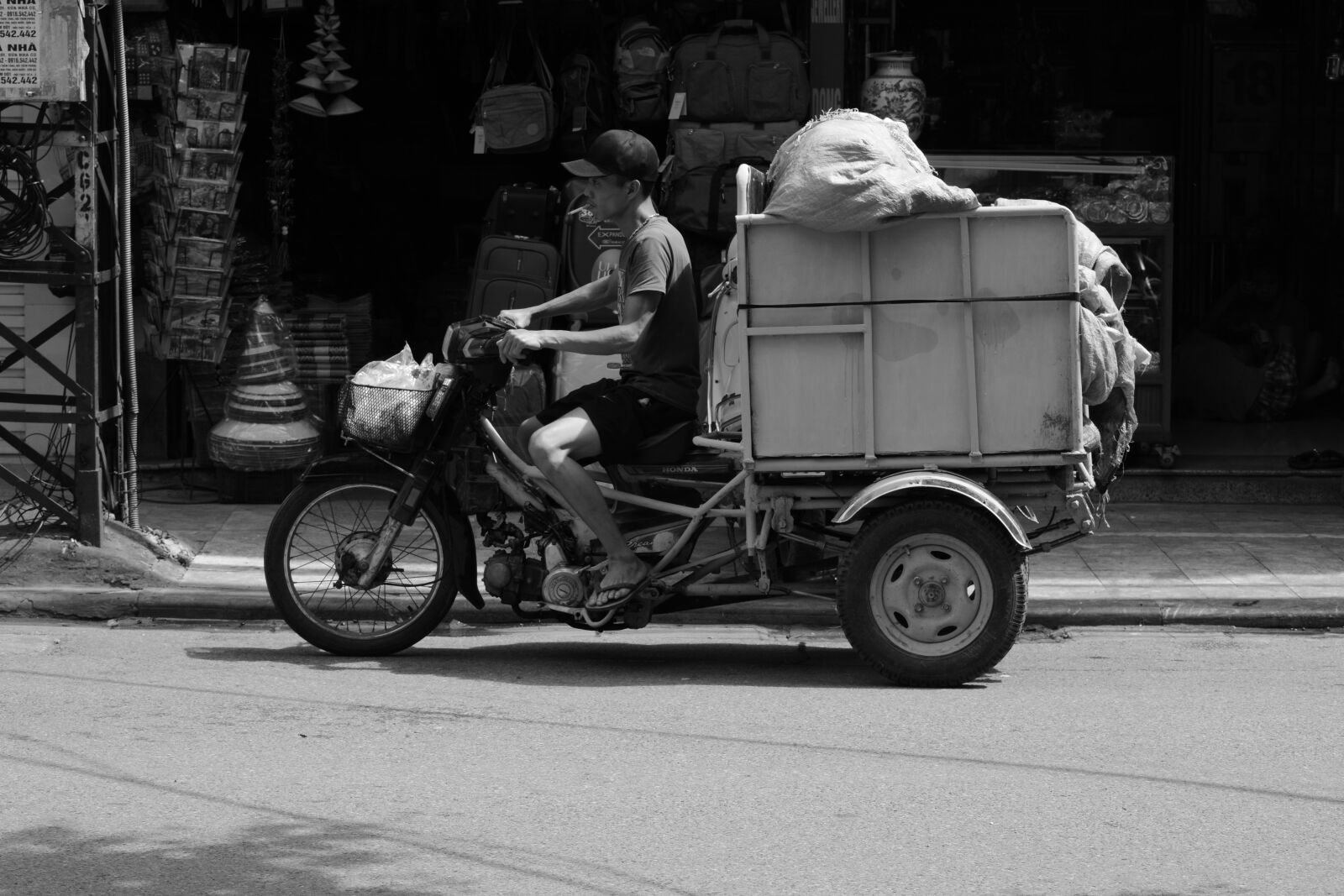 Nikon D7100 sample photo. Vietnam, moped, transport photography