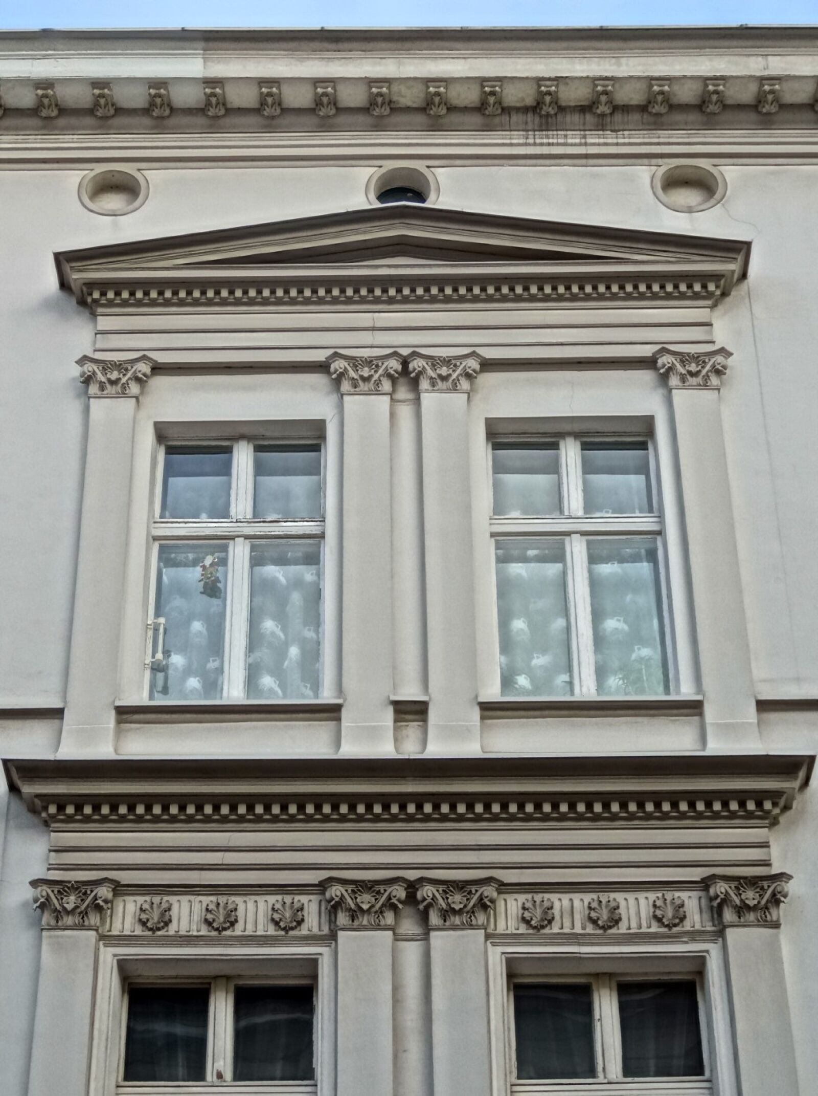 Sony Cyber-shot DSC-HX20V sample photo. Bydgoszcz, pilasters, architecture photography