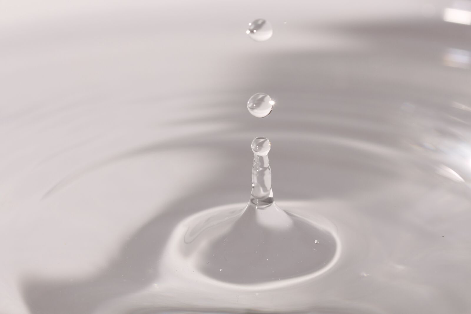Canon EOS 700D (EOS Rebel T5i / EOS Kiss X7i) sample photo. Drip, water, drop of photography