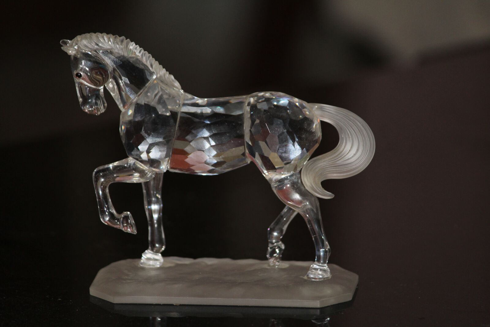 Canon EOS 1200D (EOS Rebel T5 / EOS Kiss X70 / EOS Hi) sample photo. Showpiece, horse, crystal photography