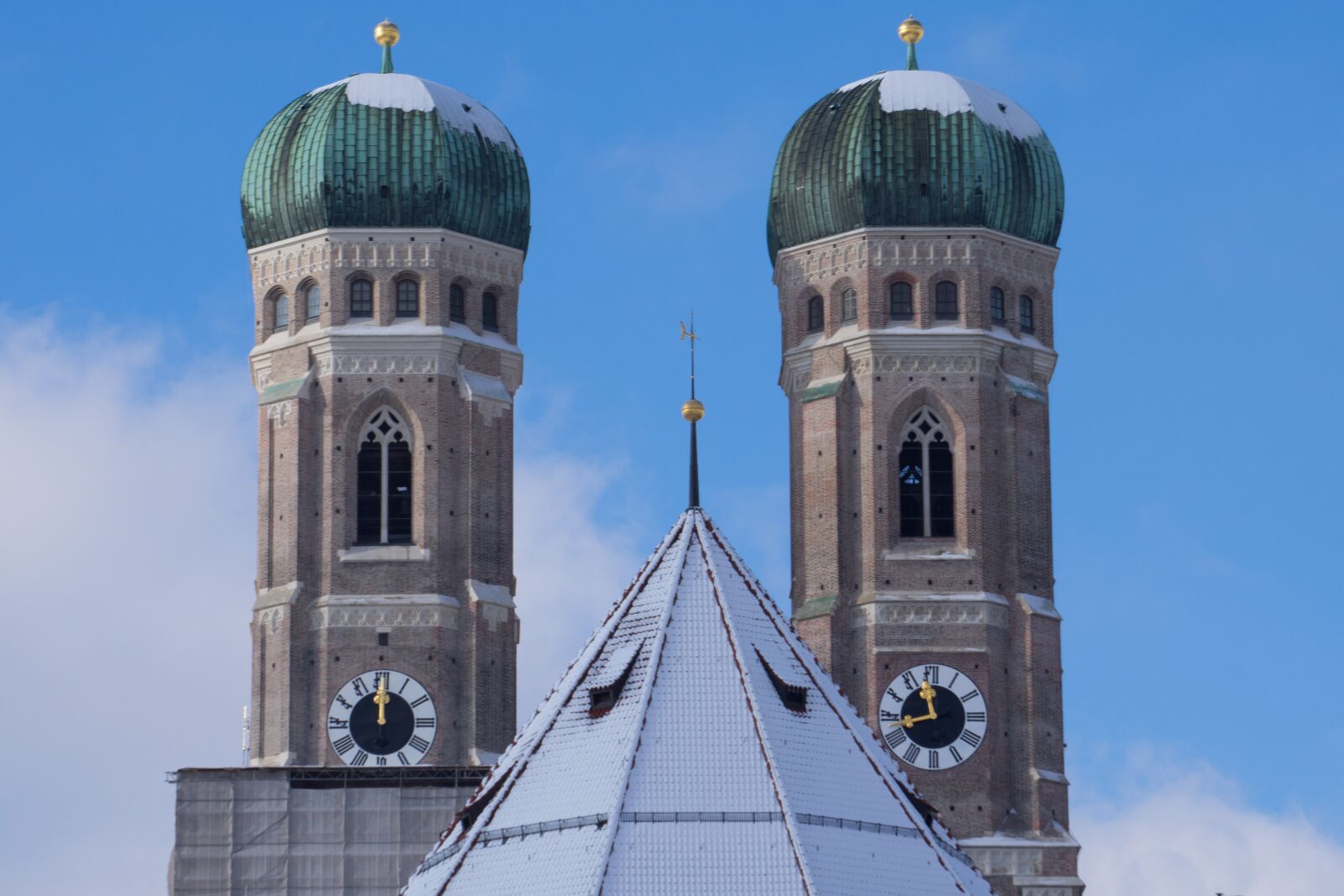 Sony a7R + Sony E 55-210mm F4.5-6.3 OSS sample photo. Frauenkirche, munich, bavaria photography