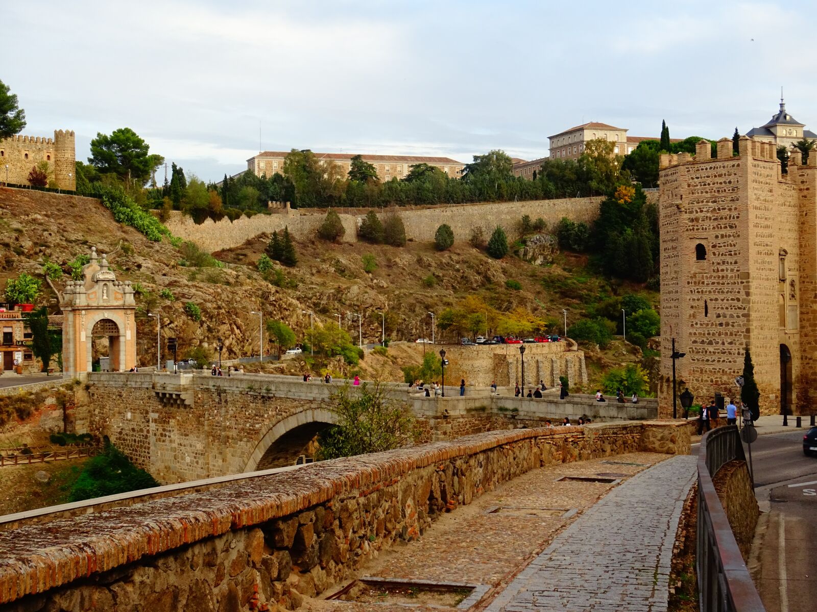 Sony DSC-HX60 sample photo. Toledo, spain, middle ages photography
