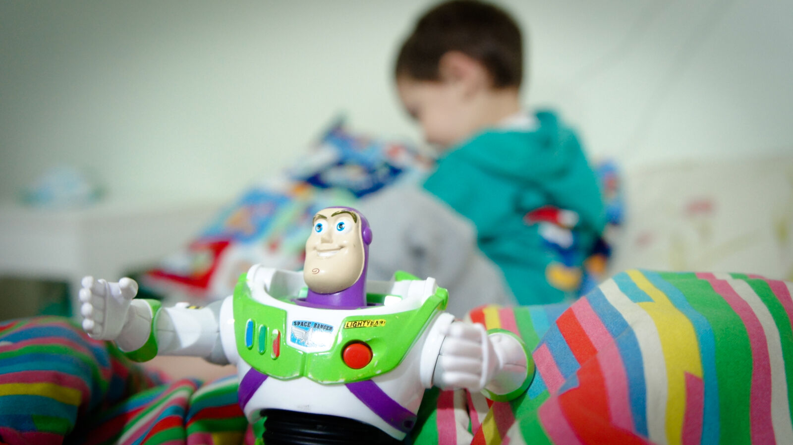 Sony Alpha NEX-3 + Sony E 18-55mm F3.5-5.6 OSS sample photo. Boy, buzz, lightyear, child photography