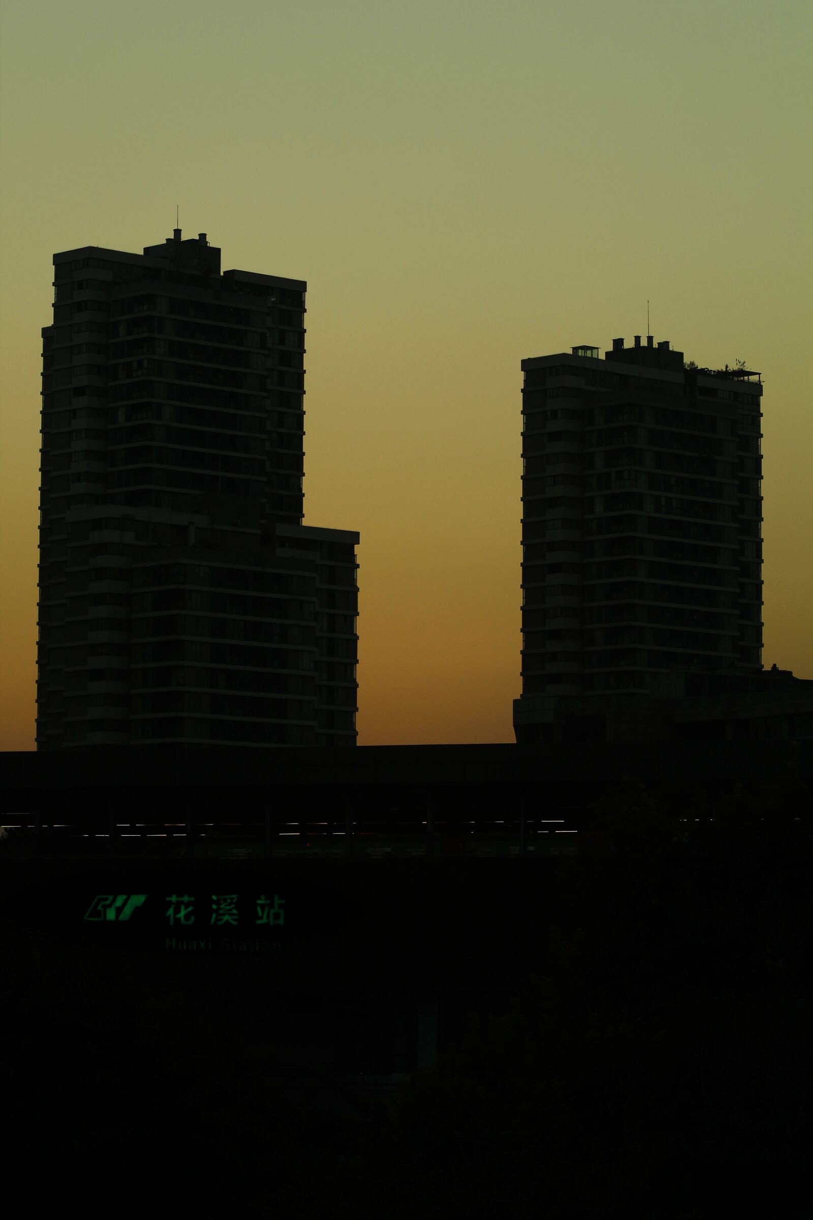 Canon EOS 2000D (EOS Rebel T7 / EOS Kiss X90 / EOS 1500D) sample photo. Building, sunset photography