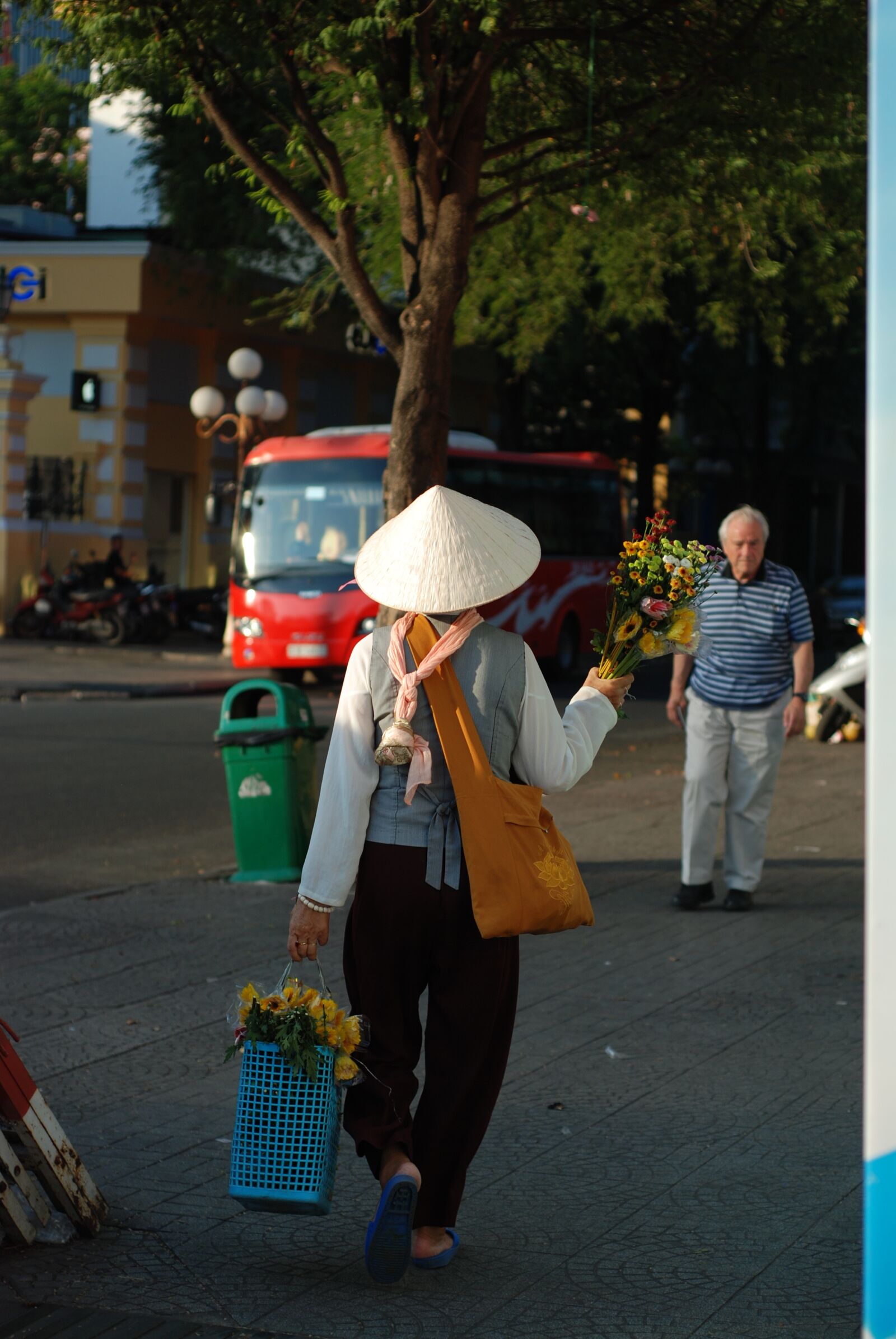 Nikon D80 sample photo. People, street, female photography