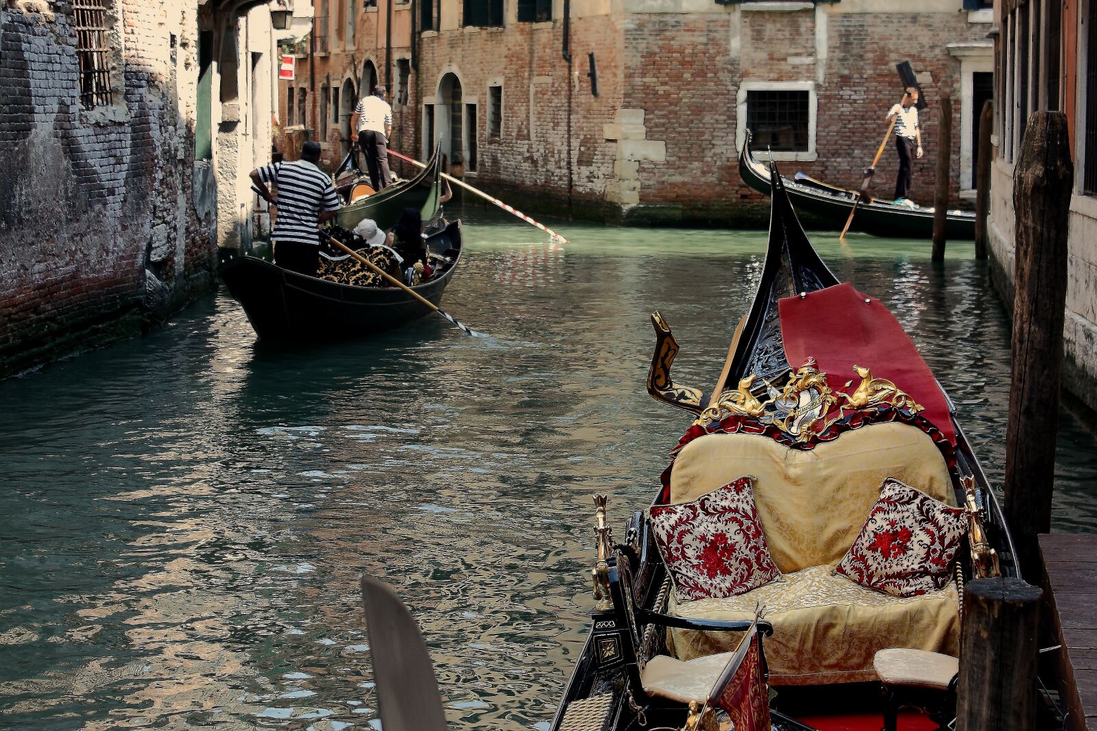 Canon EOS 450D (EOS Rebel XSi / EOS Kiss X2) sample photo. Venice, gondola, channels photography
