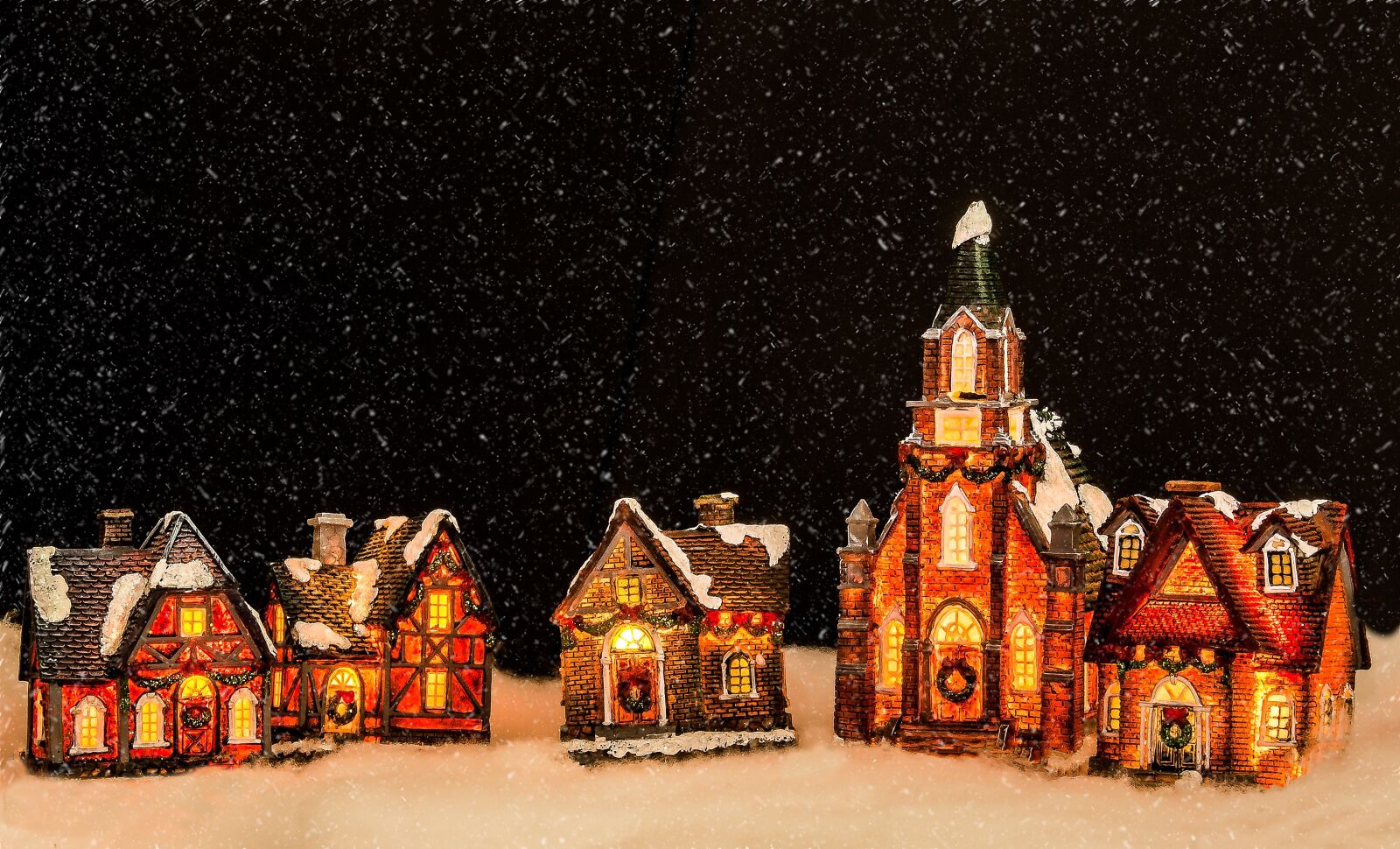 Canon EOS 650D (EOS Rebel T4i / EOS Kiss X6i) sample photo. Christmas decoration, church, houses photography