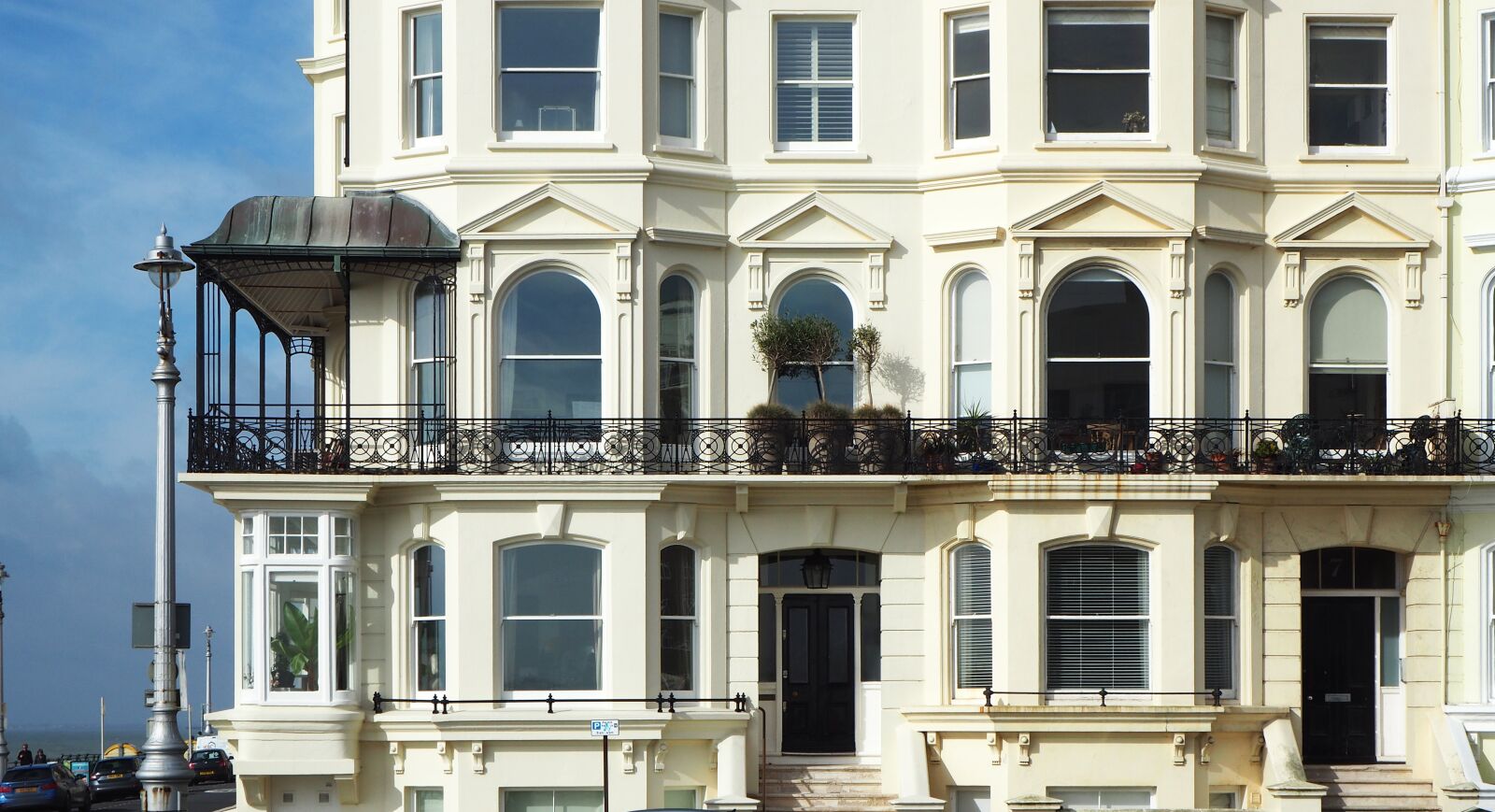 Olympus OM-D E-M10 II sample photo. Architecture, seaside, hove photography