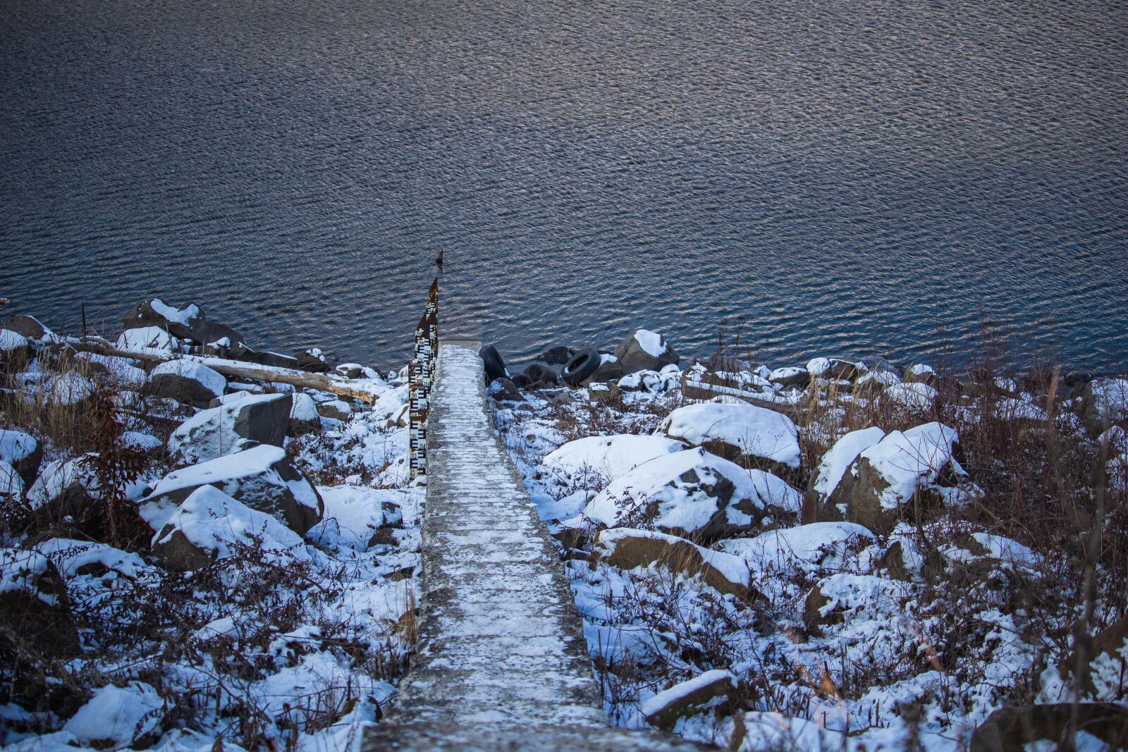 Canon EOS 100D (EOS Rebel SL1 / EOS Kiss X7) sample photo. Winter, lake, nature photography