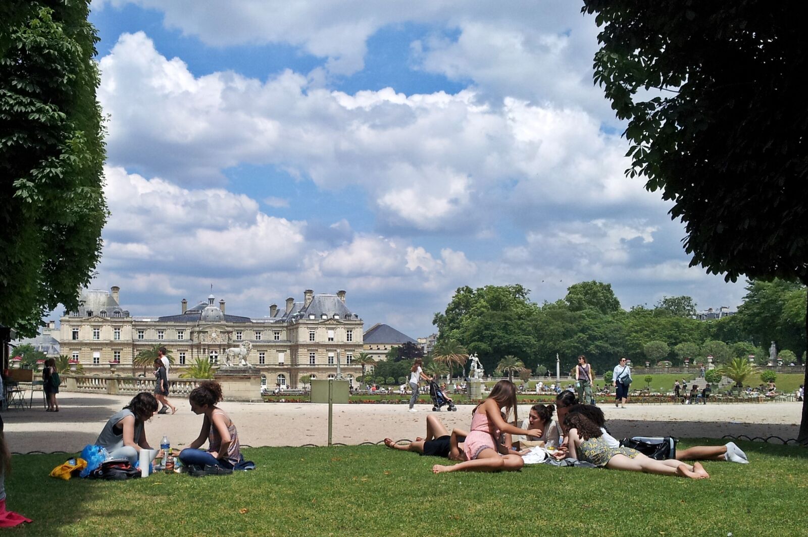 Samsung Galaxy S2 sample photo. Paris, park, garden photography