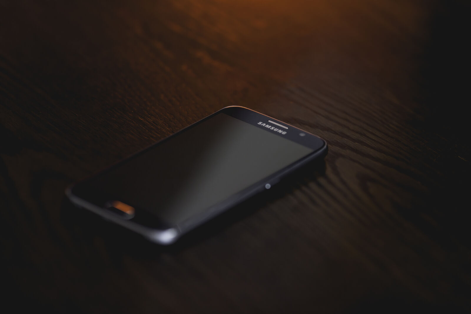 Canon EF 135mm F2L USM sample photo. Smartphone, dark, technology, galaxy photography