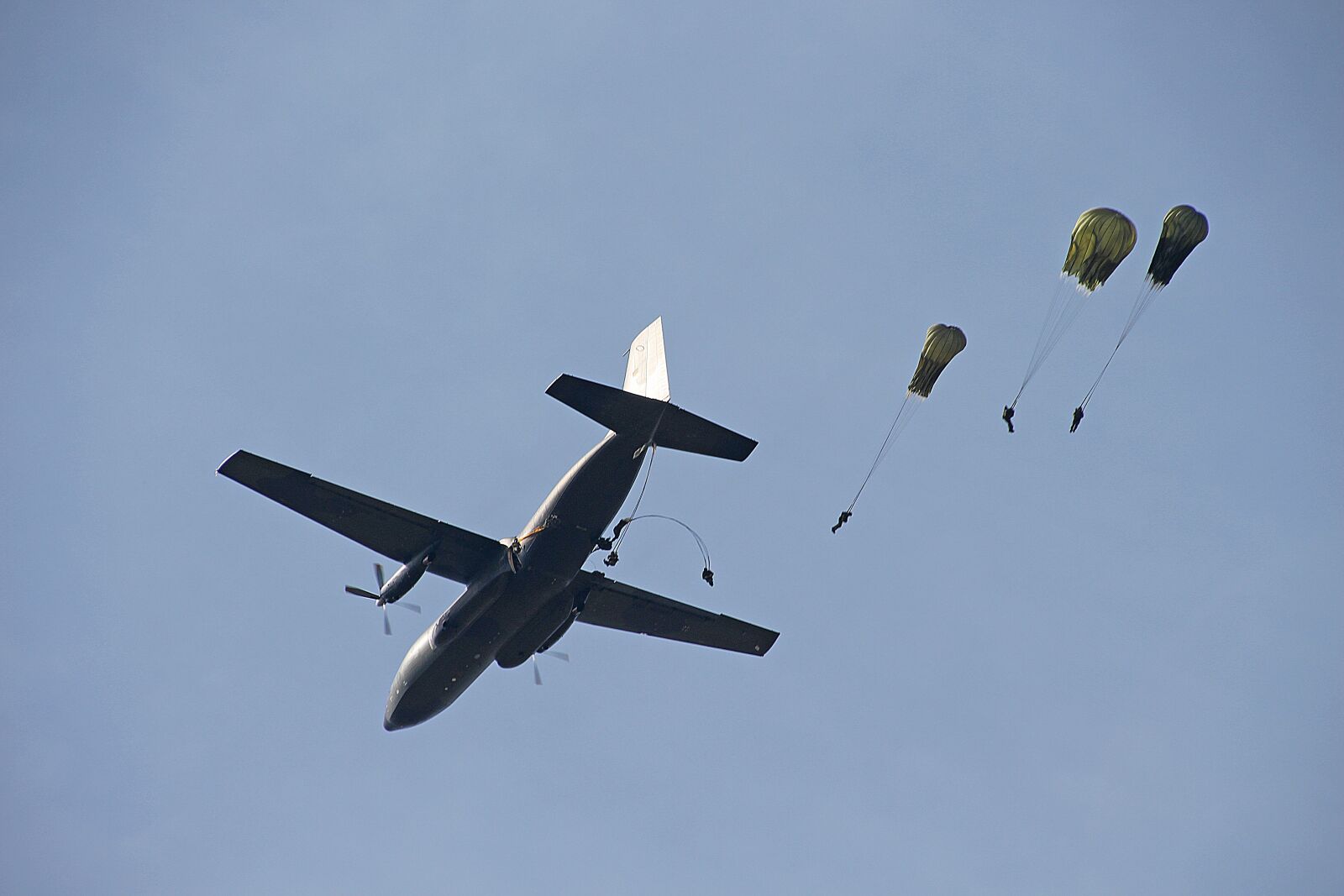 Canon EOS 700D (EOS Rebel T5i / EOS Kiss X7i) sample photo. Parachute, bundeswehr, aircraft photography