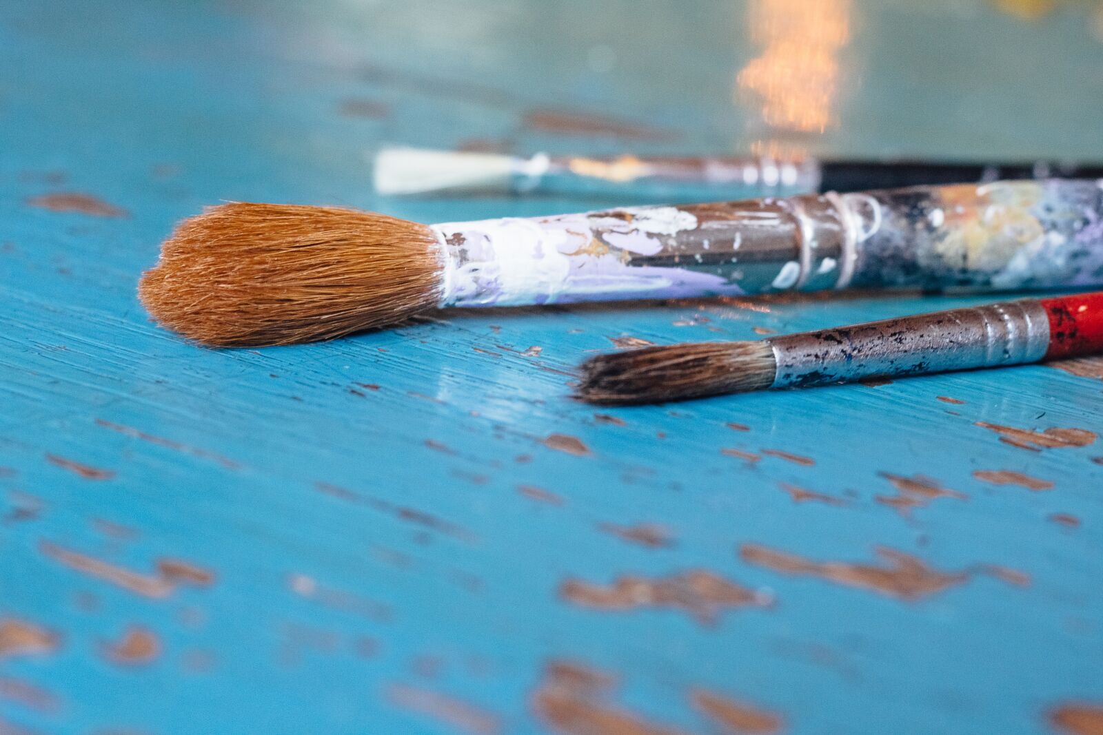 Canon EOS 700D (EOS Rebel T5i / EOS Kiss X7i) + Canon EF 50mm F1.8 STM sample photo. Brush, paint, color photography